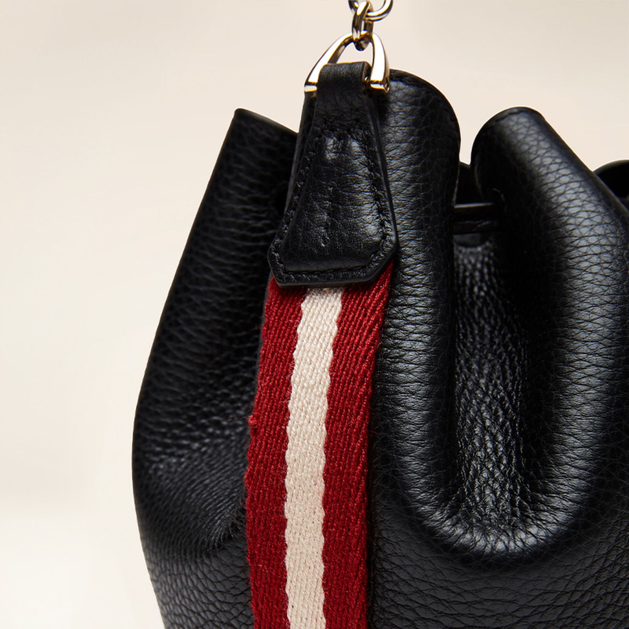 Women's Black Bucket Bag Shoulder Bag - Damen - Bally - 04