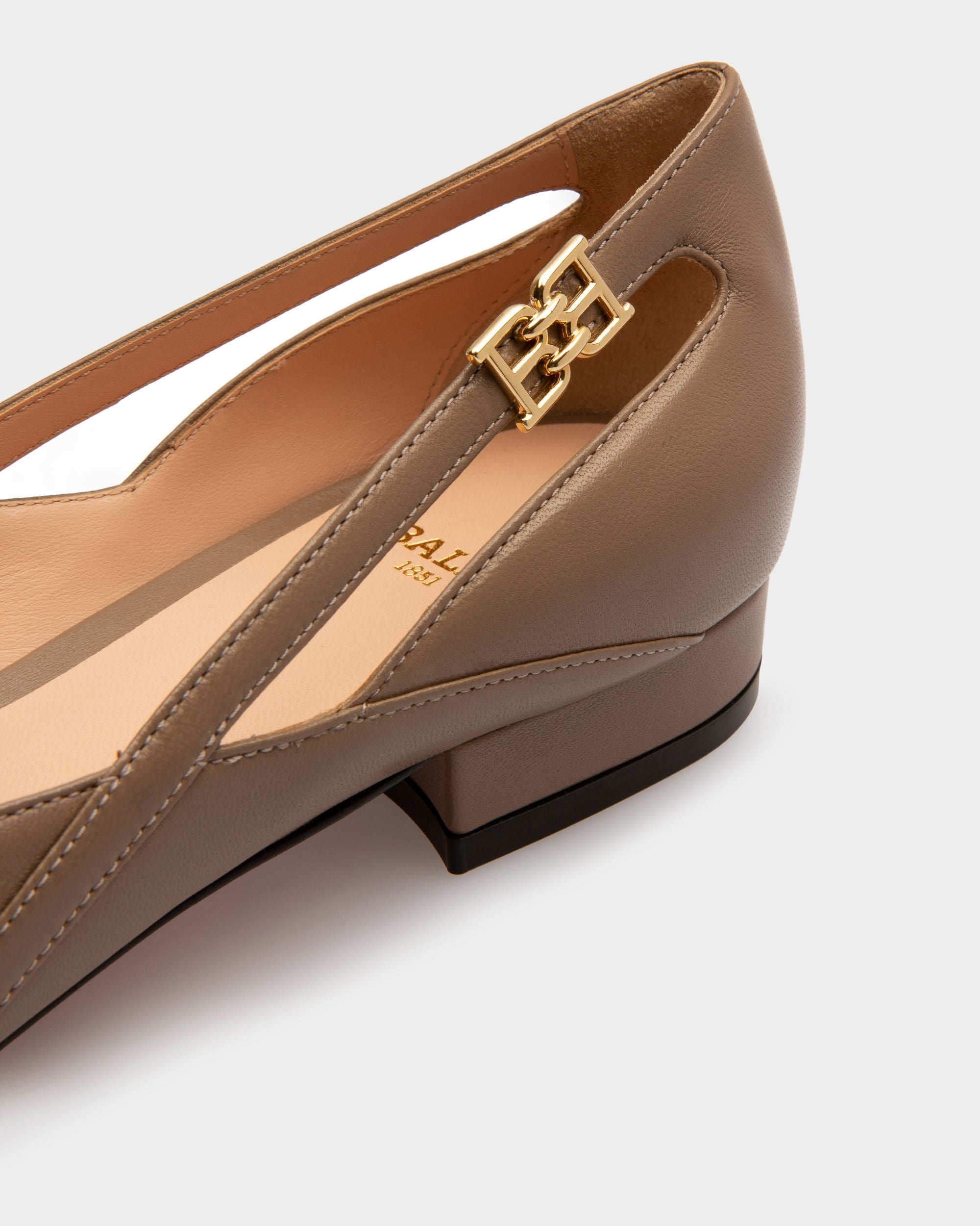 Elsa Flat Ballerinas Aus Taupefarbenem Leder - Damen - Bally - 04