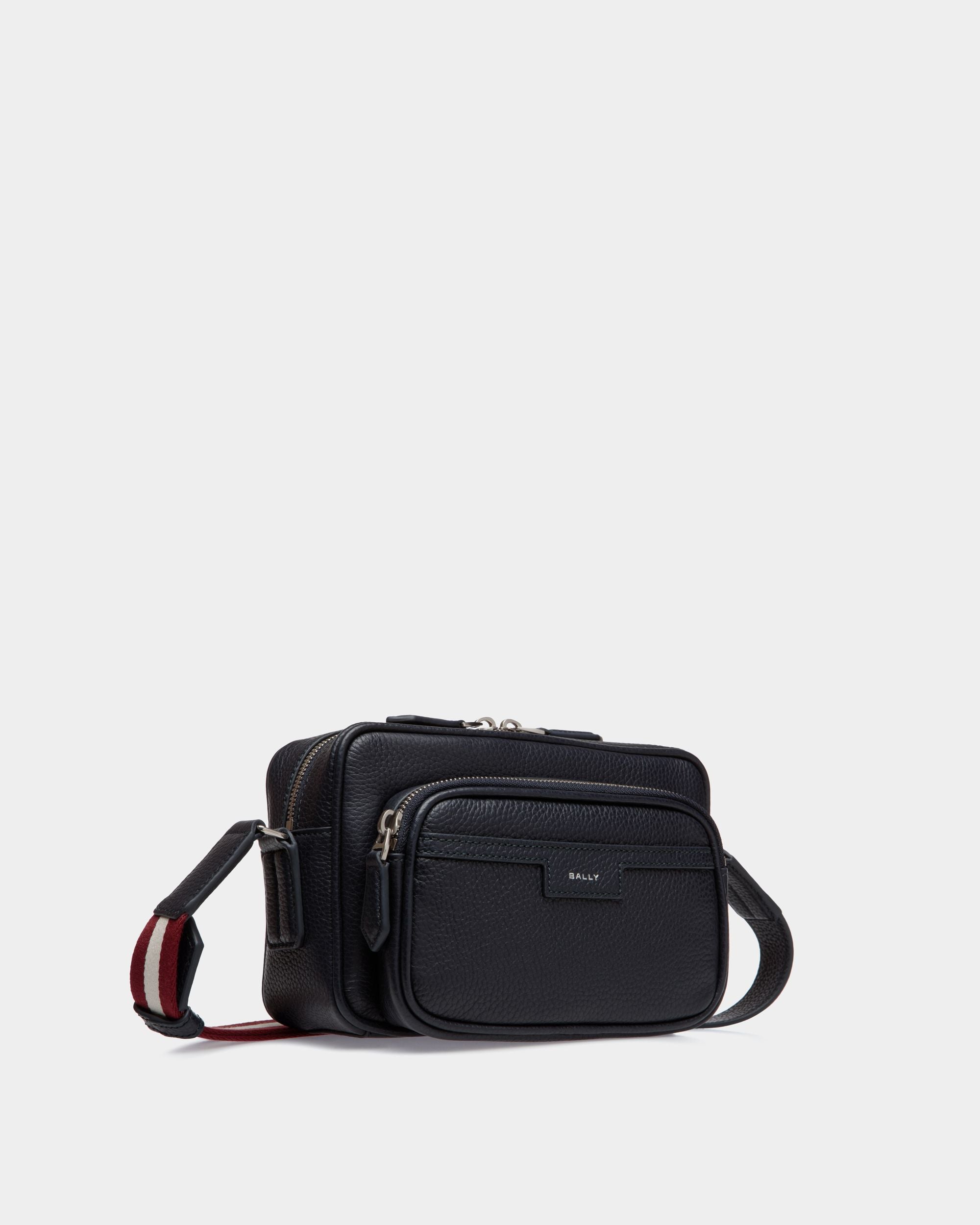 Code Umhängetasche Aus Genarbtem Leder In Navy Blue - Herren - Bally - 03