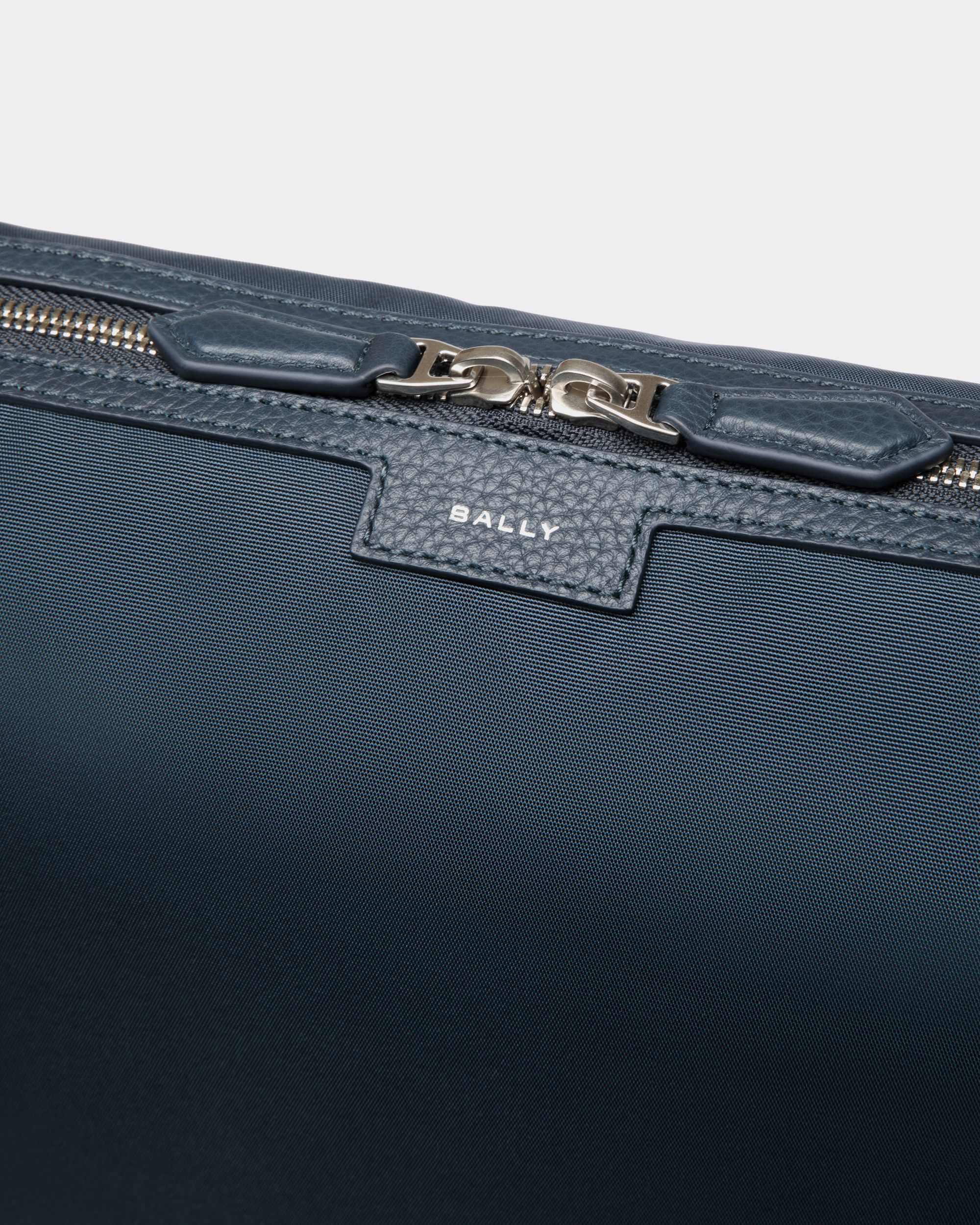 Code Umhängetasche Aus Nylon In Navy Blue - Herren - Bally - 05