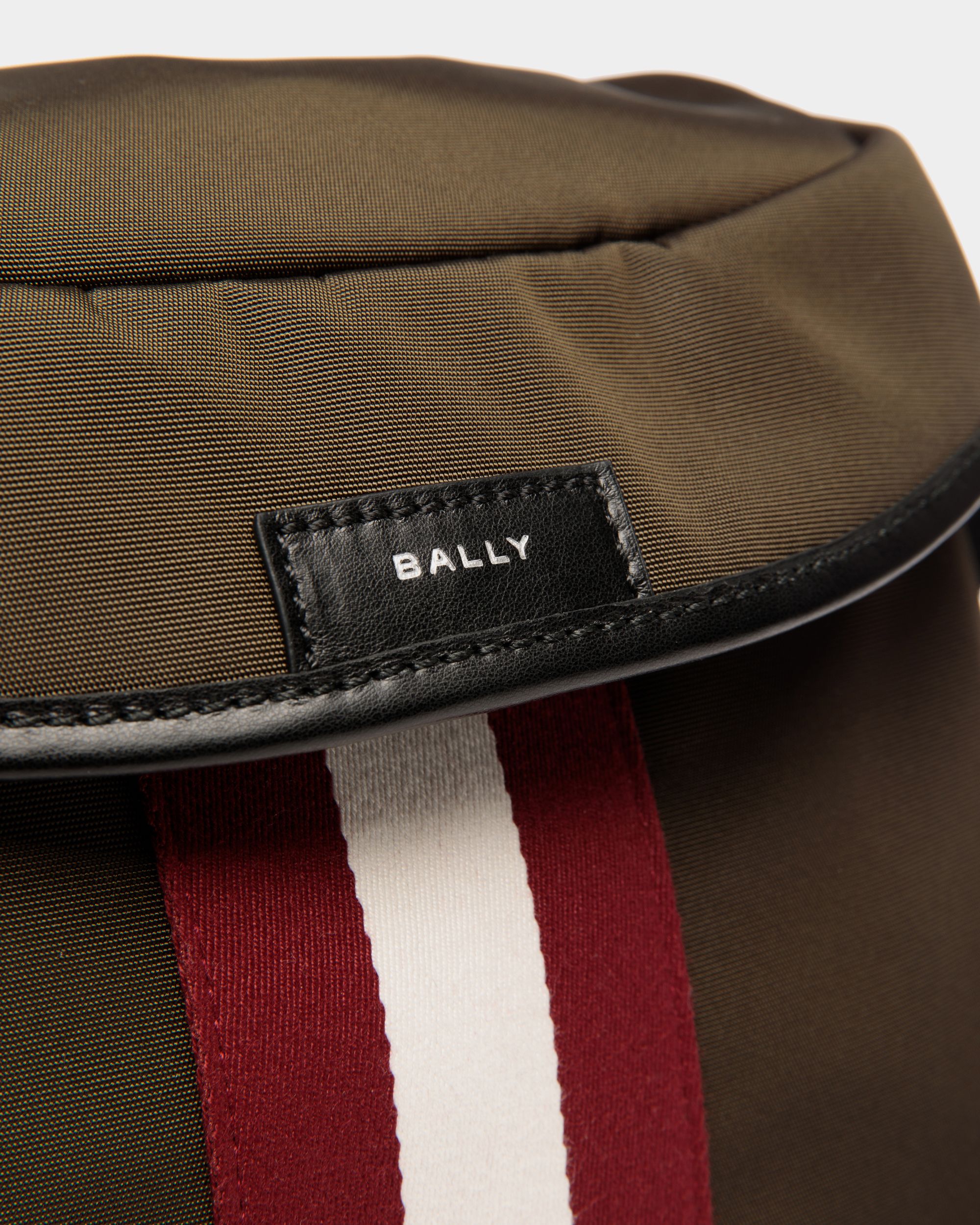 Code Umhängetasche Aus Nylon In Military Green - Herren - Bally - 04