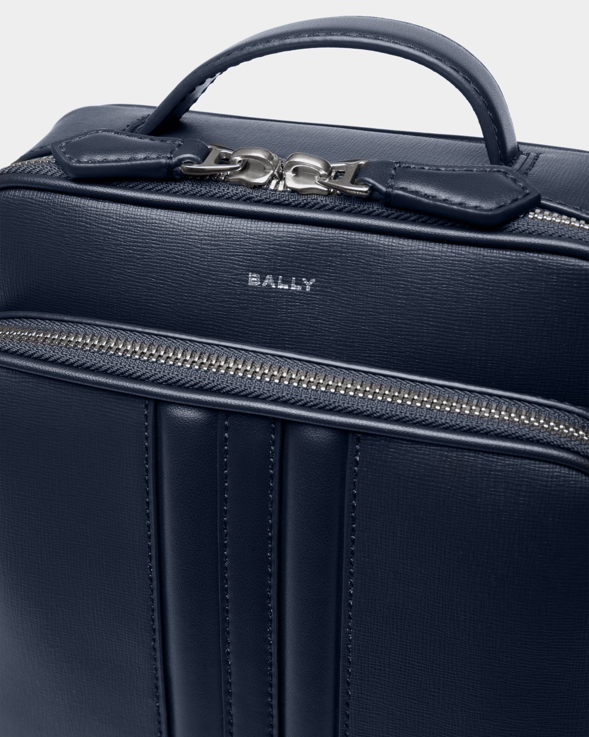 Code Umhängetasche Aus Recyceltem Leder In Navy Blue - Herren - Bally - 06