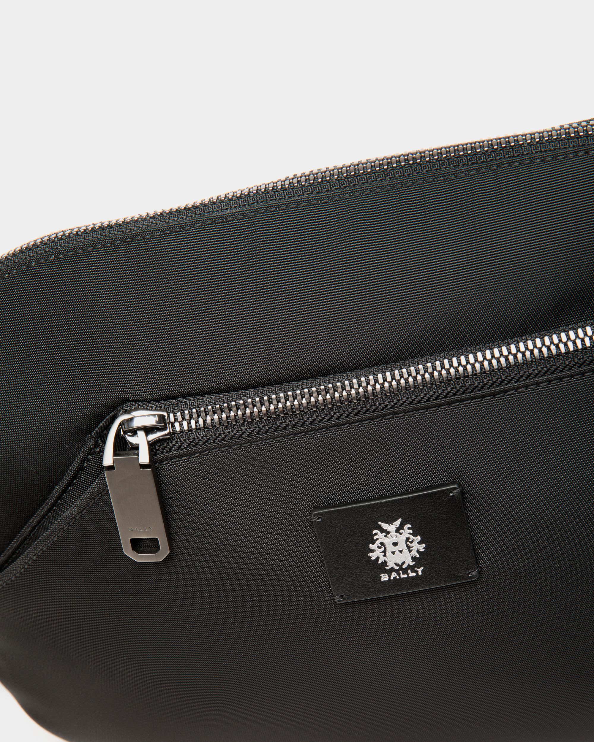 Umhängetasche Aus Nylon In Schwarz Aus Der Adrien Brody Travel-Kollektion - Herren - Bally - 05
