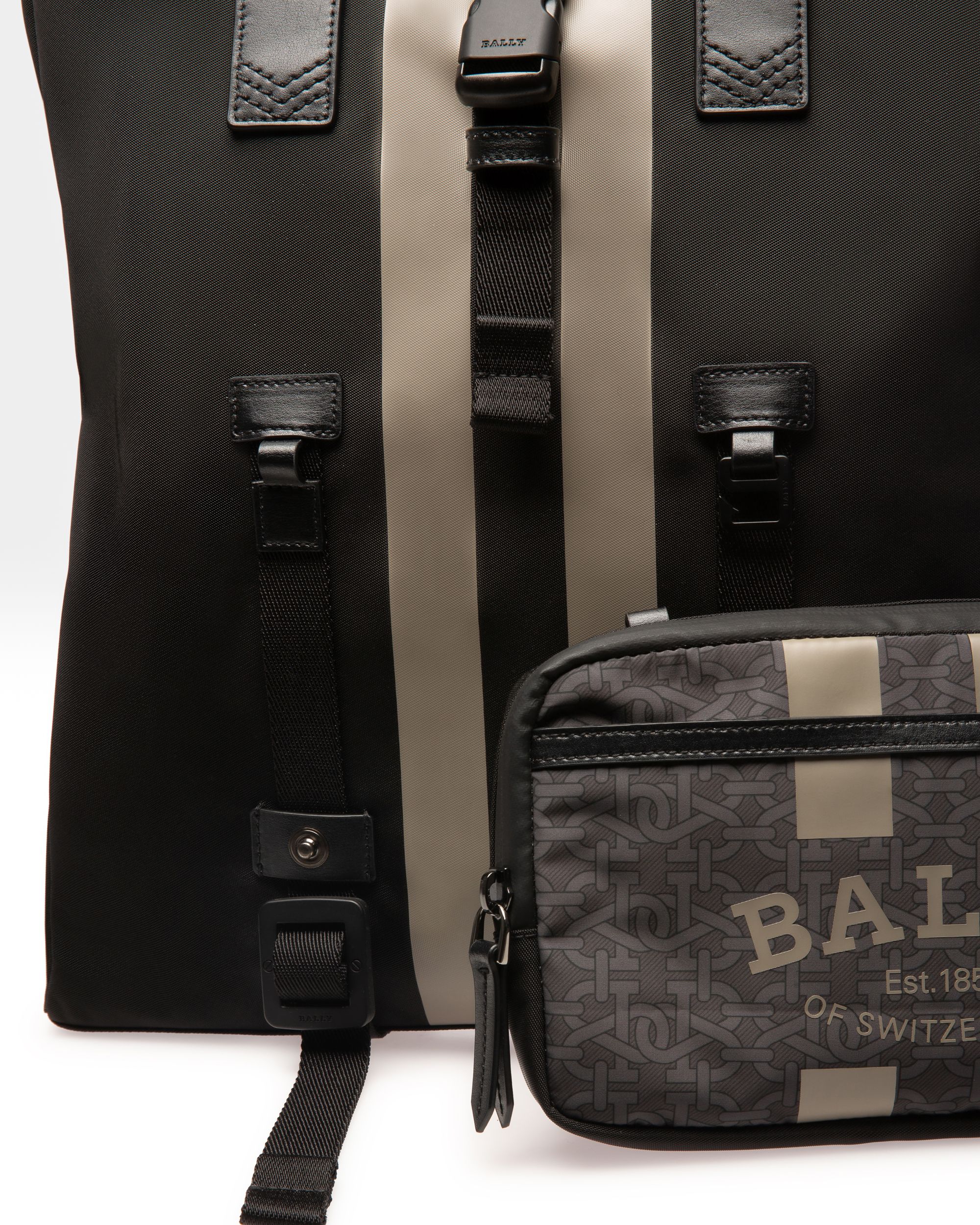 Bally Escape Flacher Rucksack Aus Schwarzem Und Braunem Nylon Und Textil - Herren - Bally - 05