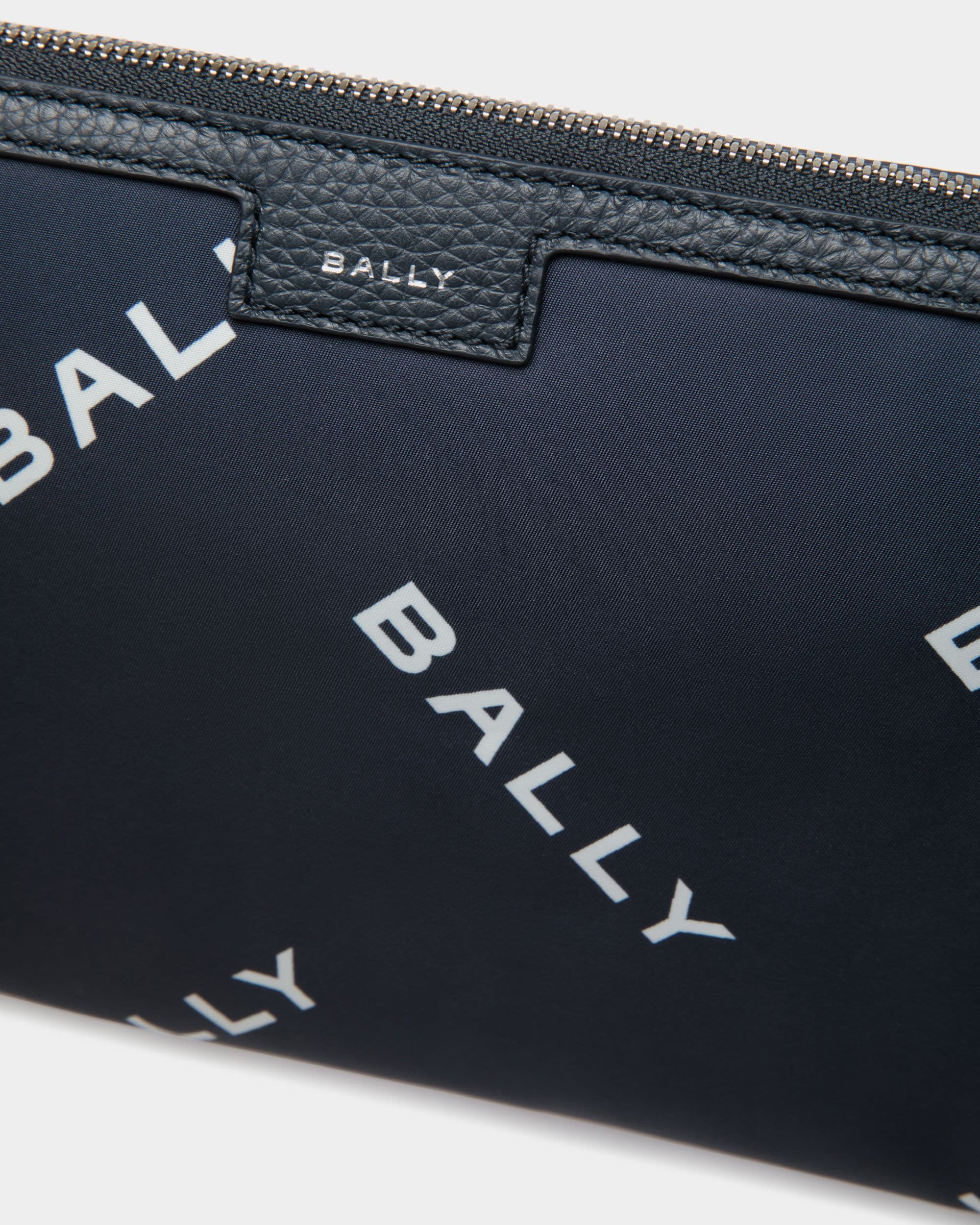 Code Pochette Aus Nylon In Navy Blue - Herren - Bally - 04