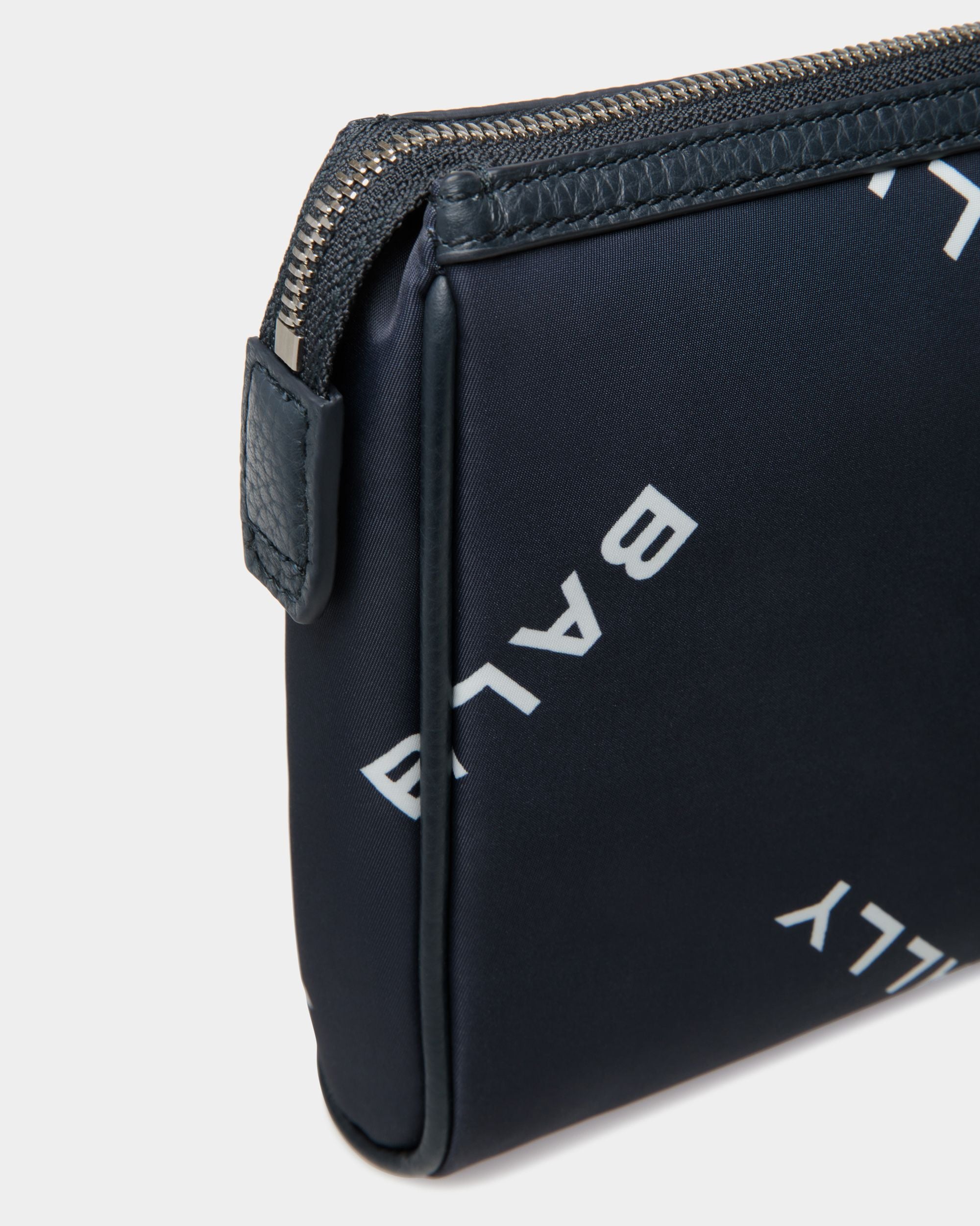 Code Pochette Aus Nylon In Navy Blue - Herren - Bally - 05