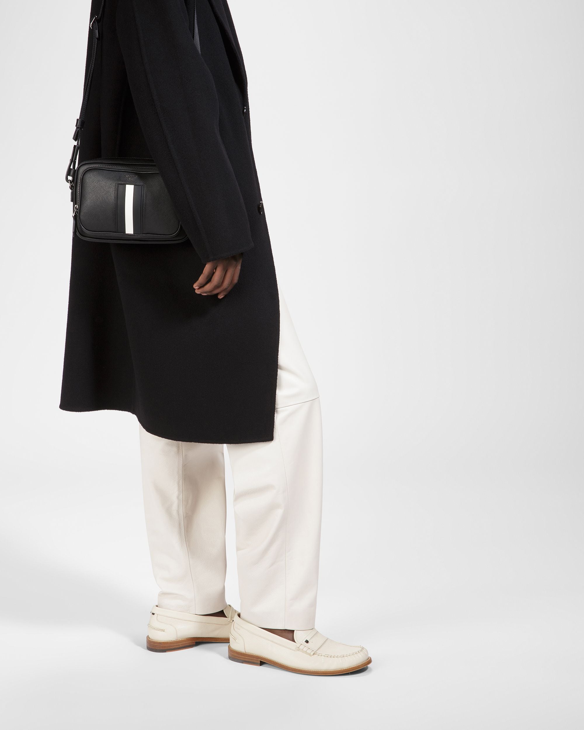 Makeba Umhängetasche Aus Leder In Schwarz Und Knochen - Herren - Bally - 02