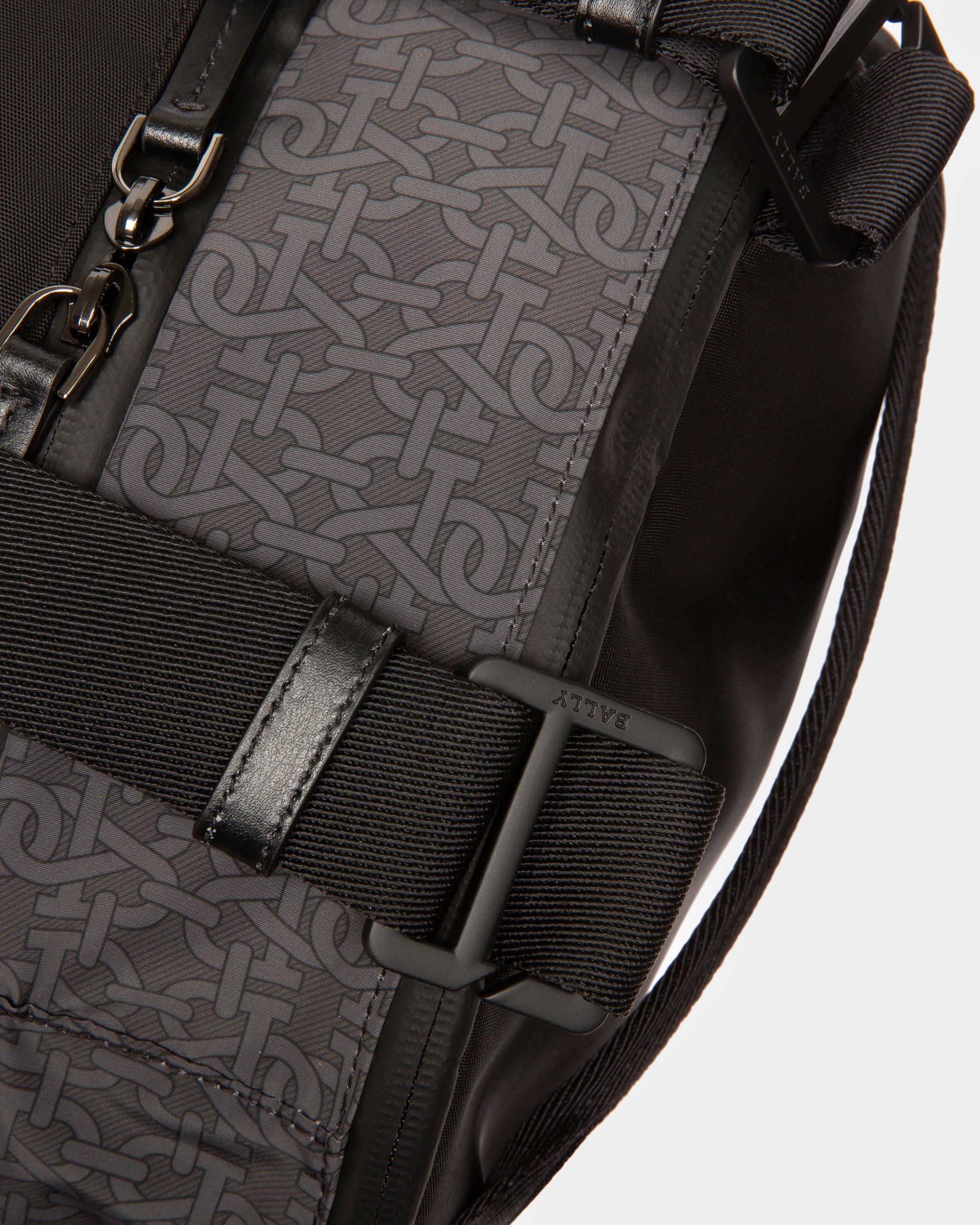 Bally Escape Duffle Bag Aus Braunem Und Schwarzem Nylon Und Textil - Herren - Bally - 04