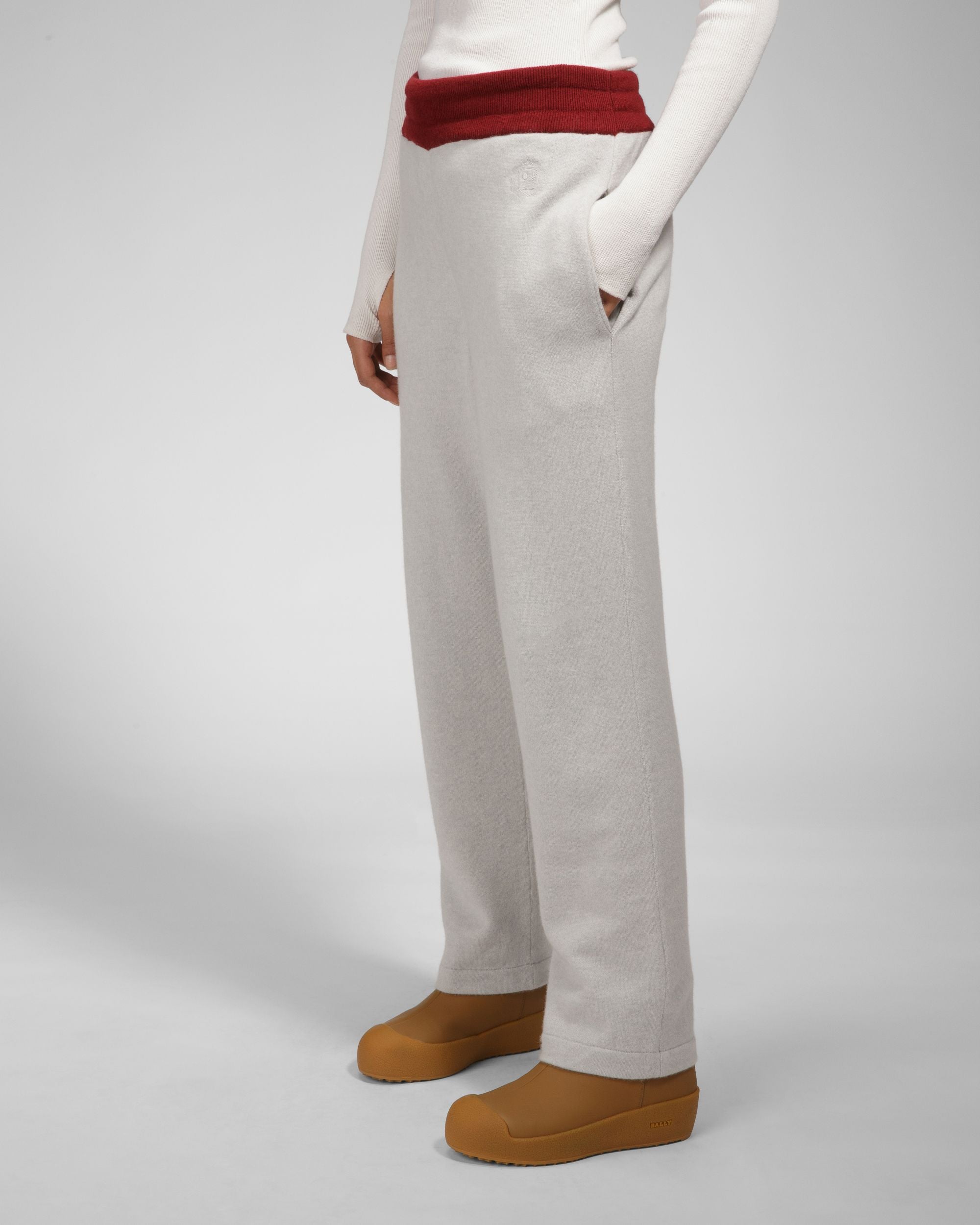 Hose Aus Kaschmir In Light Grey Und Rot Aus Der Curling Kollektion - Herren - Bally - 03