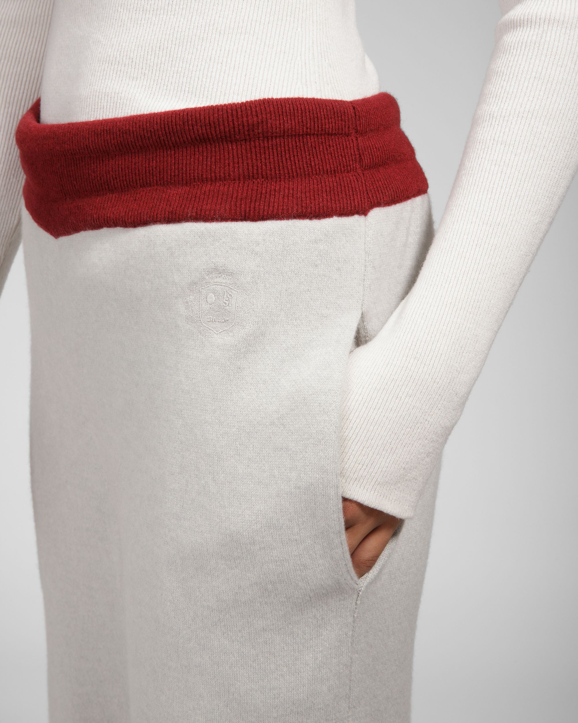 Hose Aus Kaschmir In Light Grey Und Rot Aus Der Curling Kollektion - Herren - Bally - 05