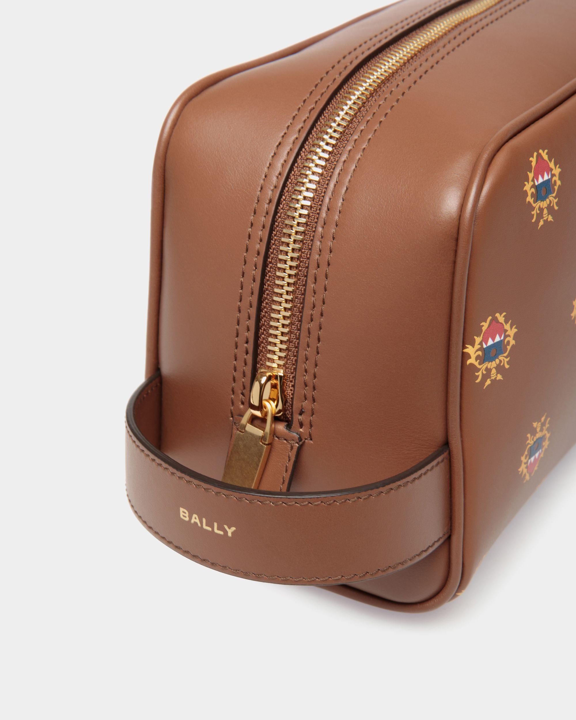Easy Bally Kulturbeutel Aus Leder In Braun Mit Bally-Crest-Print - Herren - Bally - 05