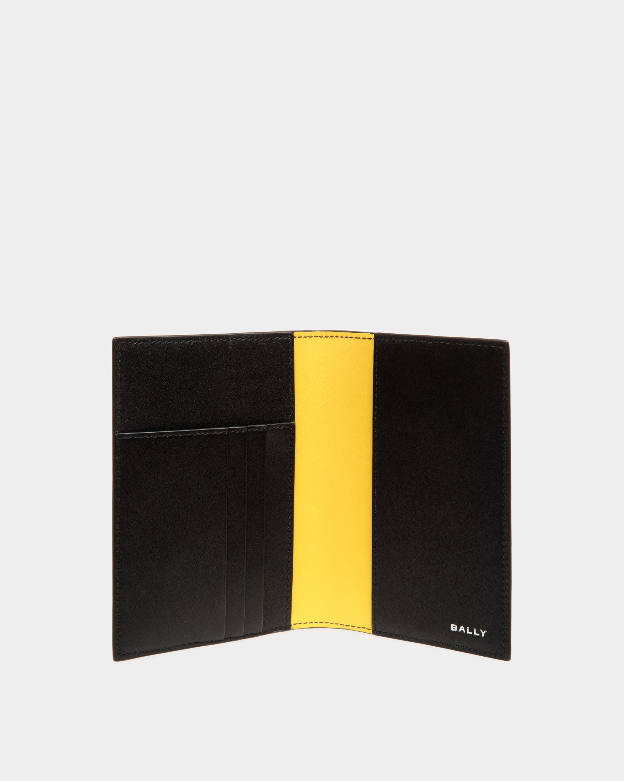 Reisepassetui Aus Leder In Schwarz Und Gelb Aus Der Adrien Brody Travel-Kollektion - Herren - Bally - 03