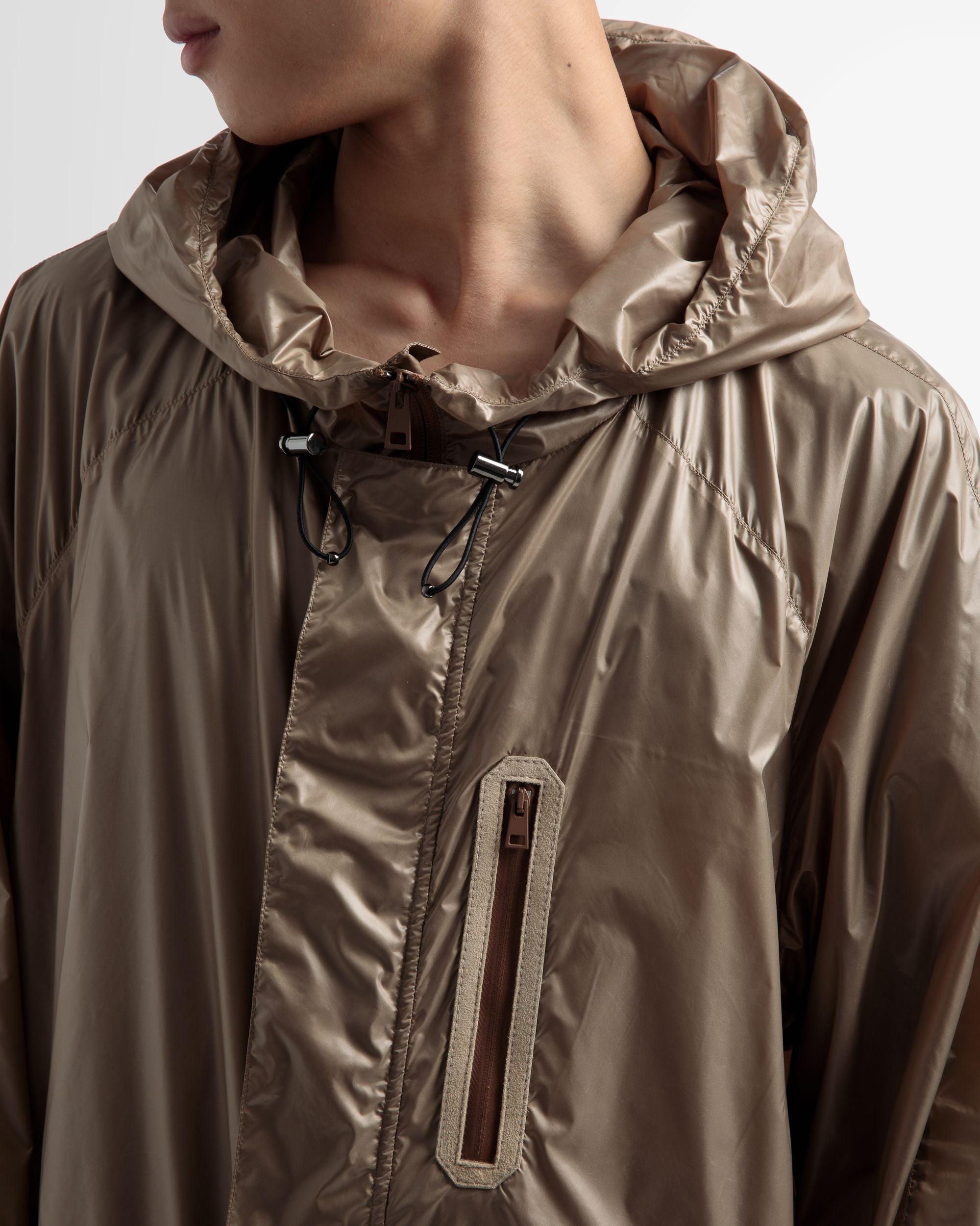 Wasserdichtes Kapuzencape Aus Technischem Gewebe In Desert - Herren - Bally - 03