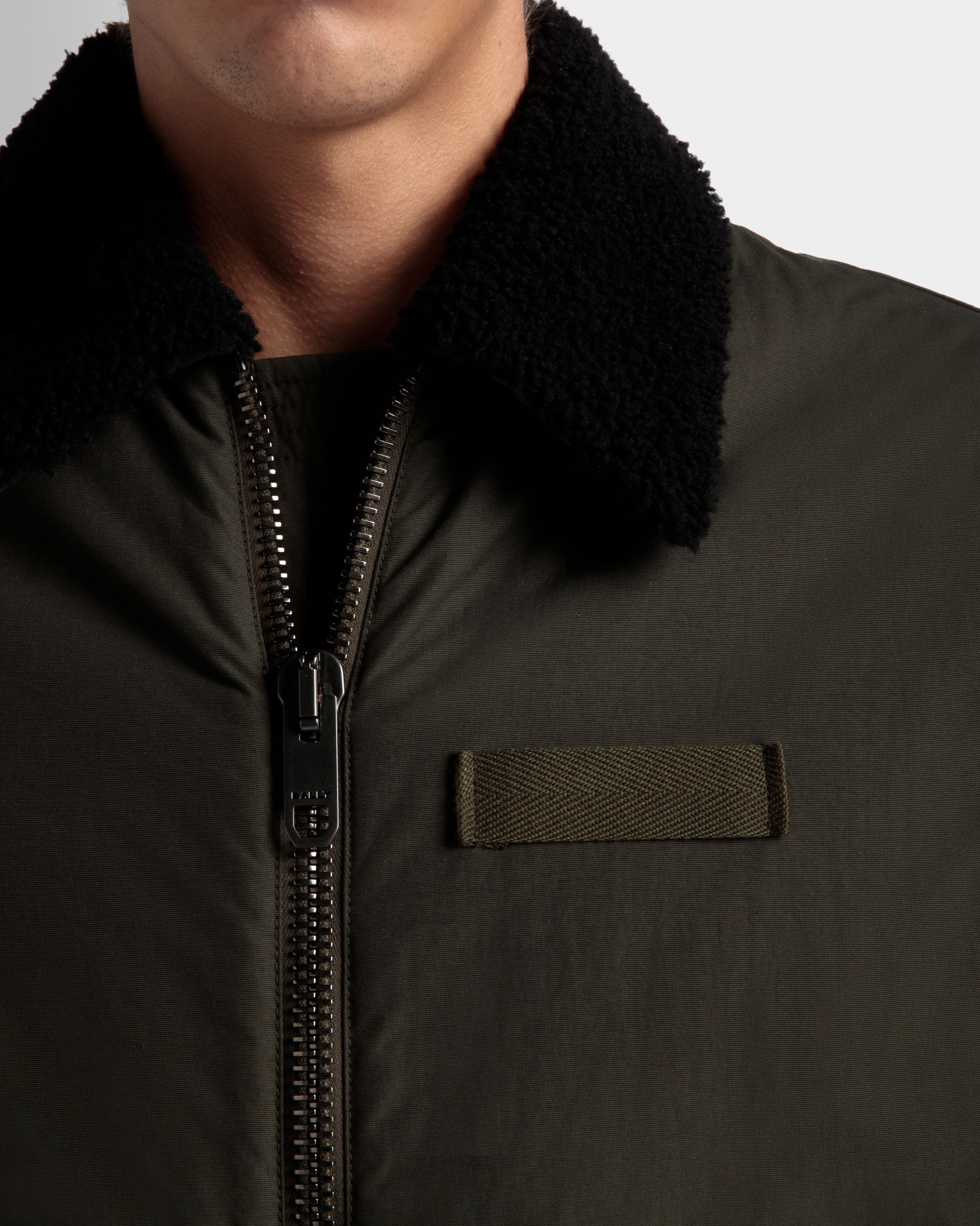 Bomberjacke Aus Nylon In Olive Green Aus Der Adrien Brody Travel-Kollektion - Herren - Bally - 04