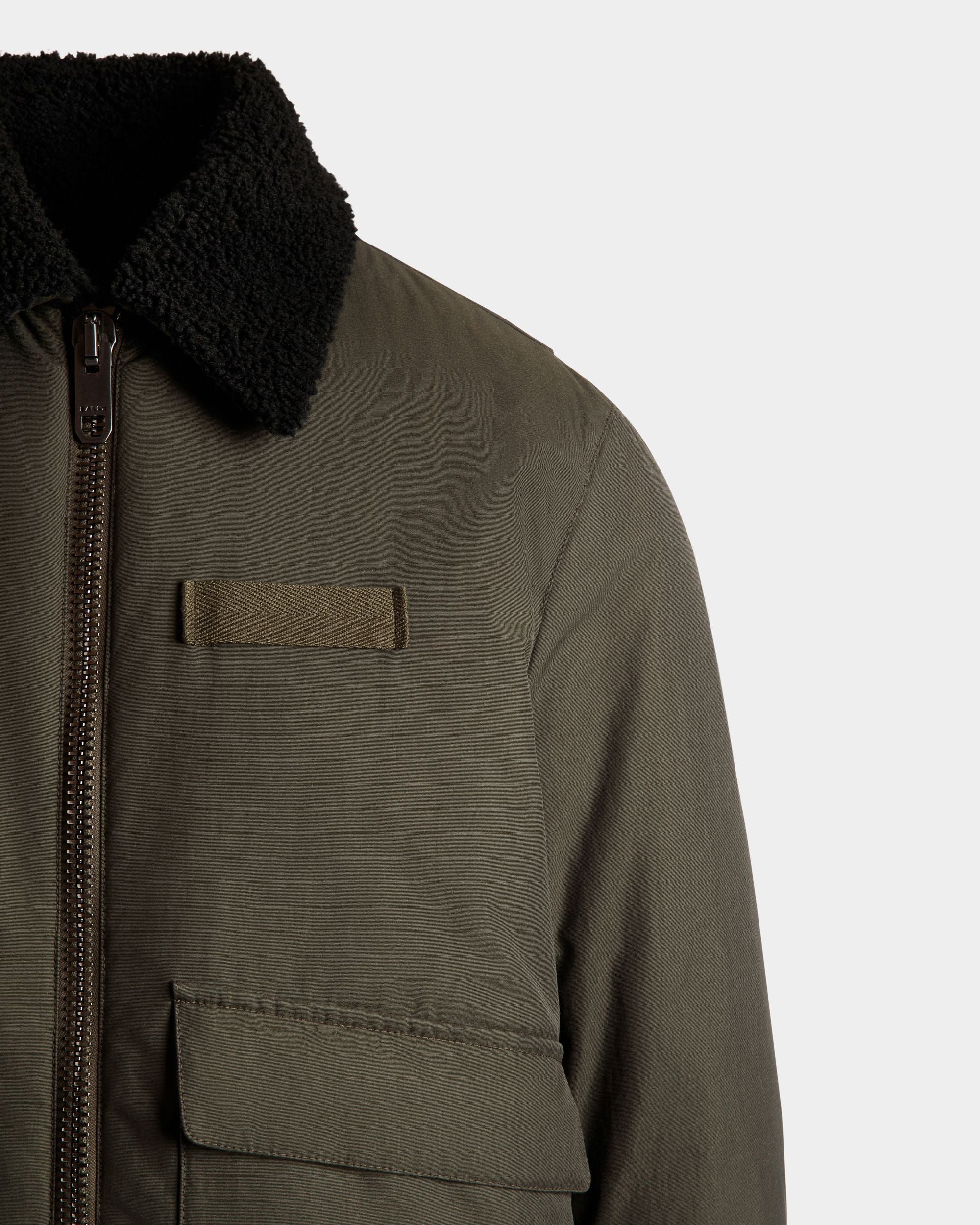Bomberjacke Aus Nylon In Olive Green Aus Der Adrien Brody Travel-Kollektion - Herren - Bally - 05