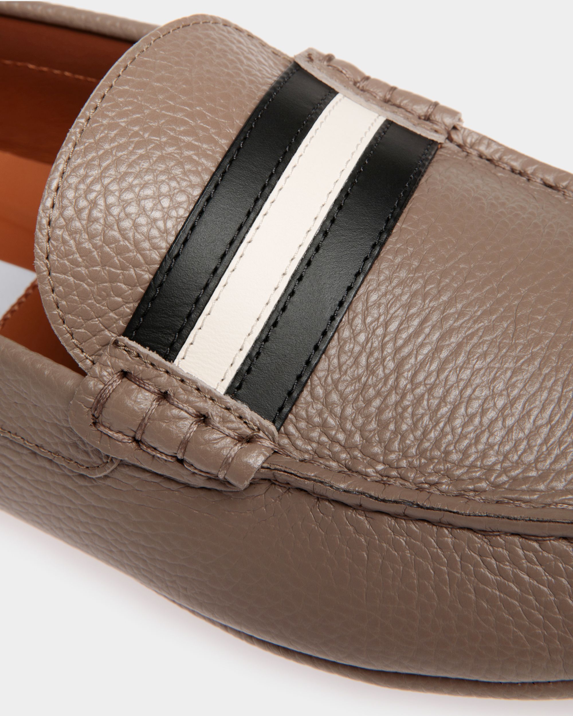 Kerbs Driver-Schuh Aus Genarbtem Leder In Beige - Herren - Bally - 04