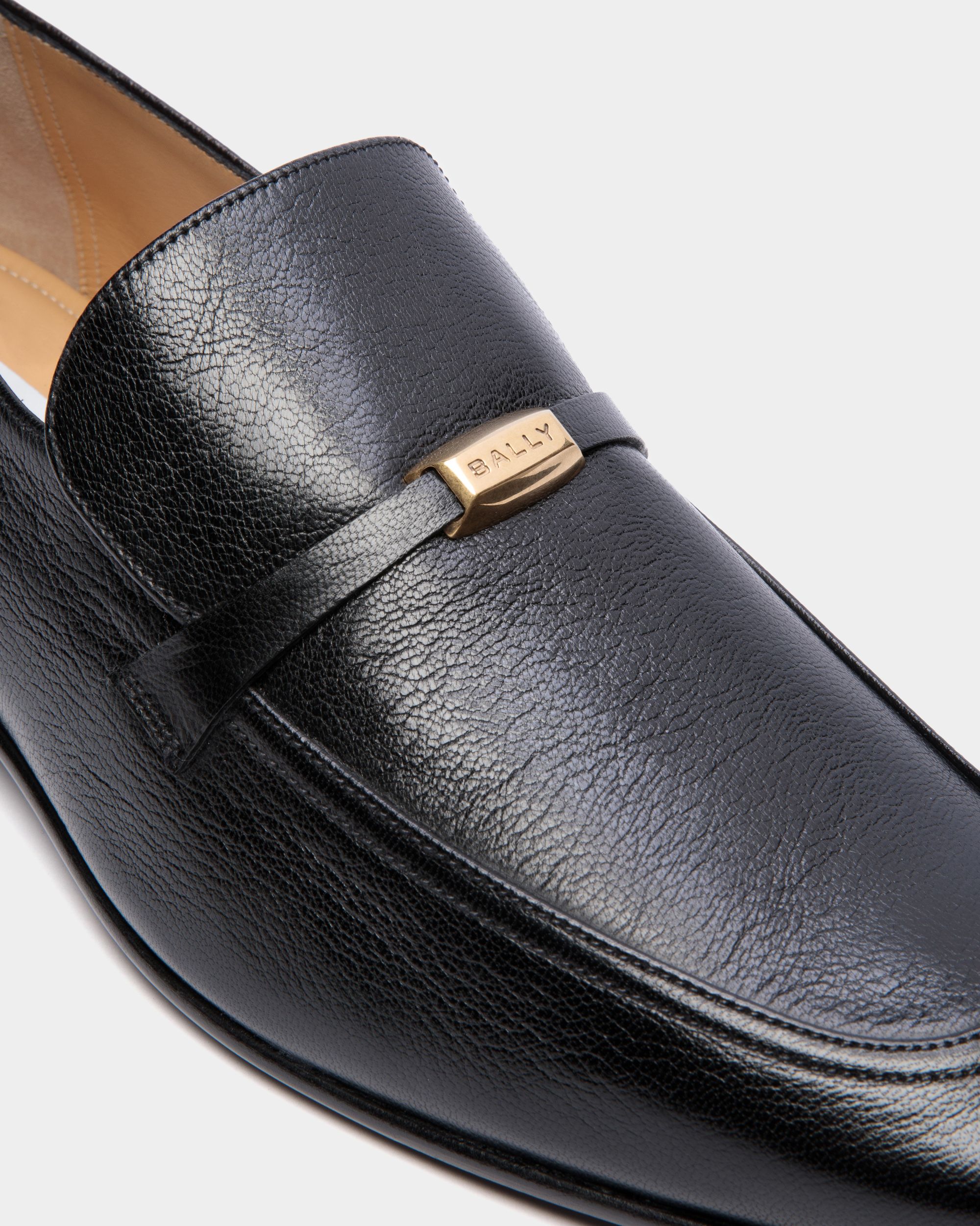 Suisse Loafer Aus Genarbtem Leder In Schwarz - Herren - Bally - 05