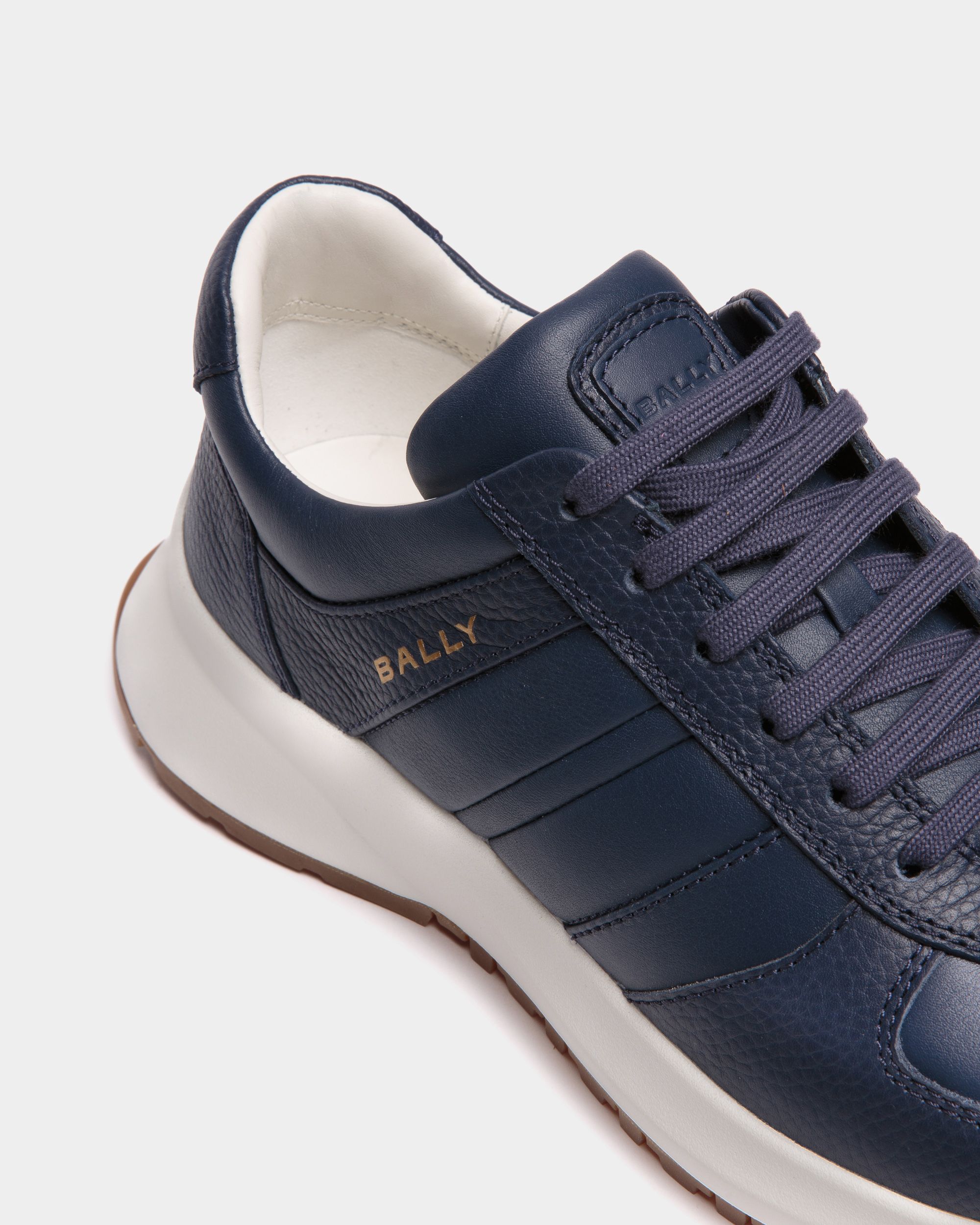 Outline Sneaker Aus Genarbtem Leder In Blau - Herren - Bally - 05
