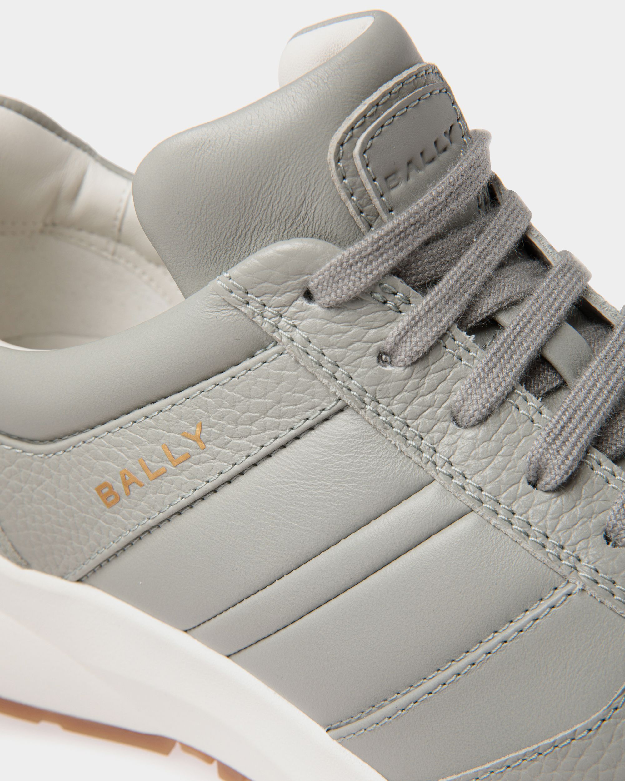 Outline Sneaker Aus Genarbtem Leder In Grau - Herren - Bally - 05