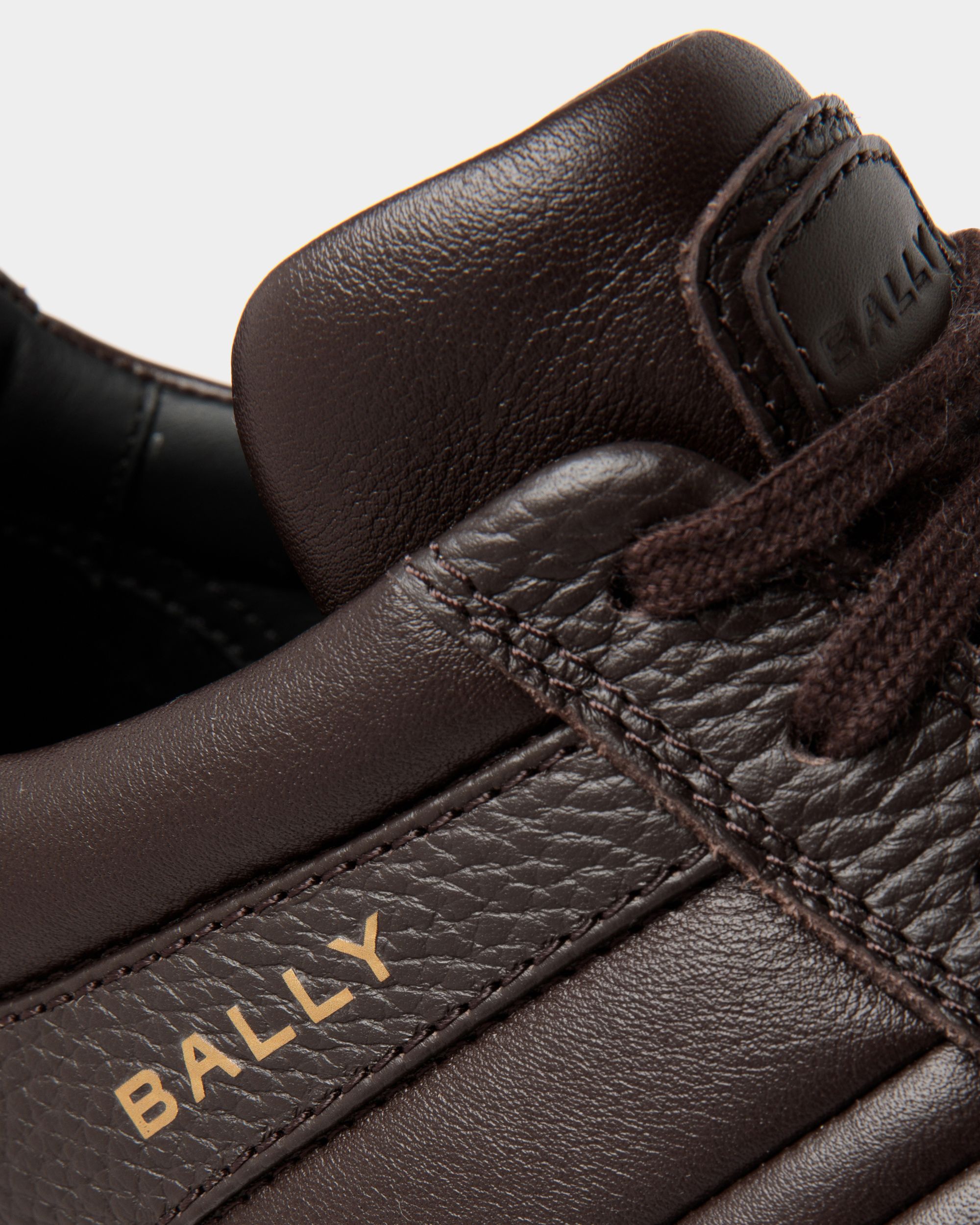 Outline Sneaker Aus Genarbtem Leder In Ebenholzschwarz - Herren - Bally - 04