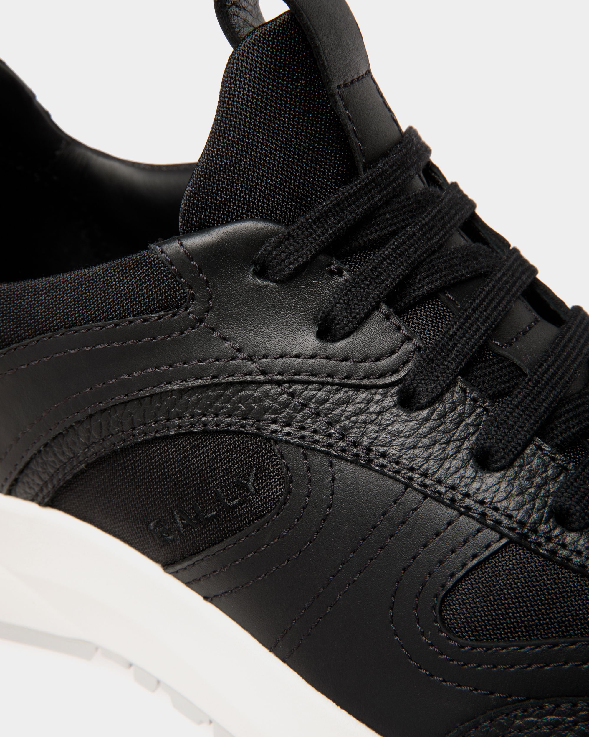 Outline Sneaker Aus Leder Und Nylon In Schwarz Und Weiß - Herren - Bally - 04