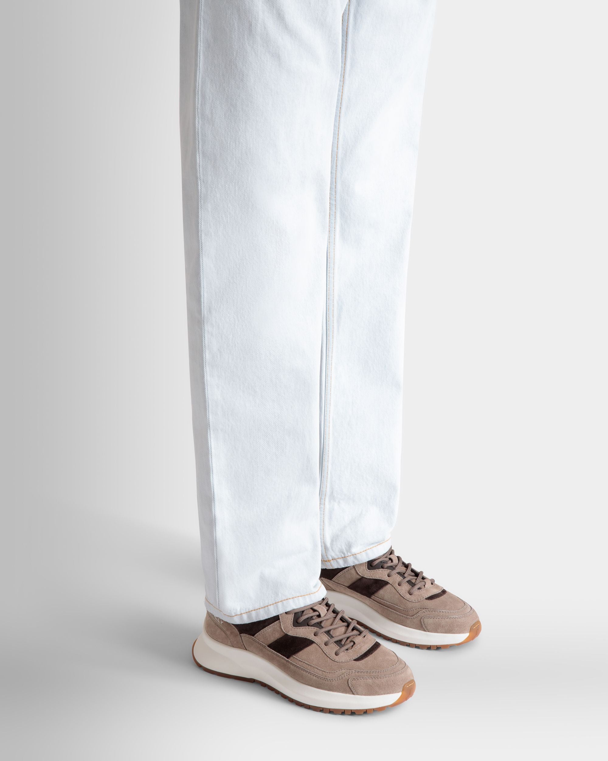Outline Sneaker Aus Veloursleder In Taupe Und Ebenholzschwarz - Herren - Bally - 02