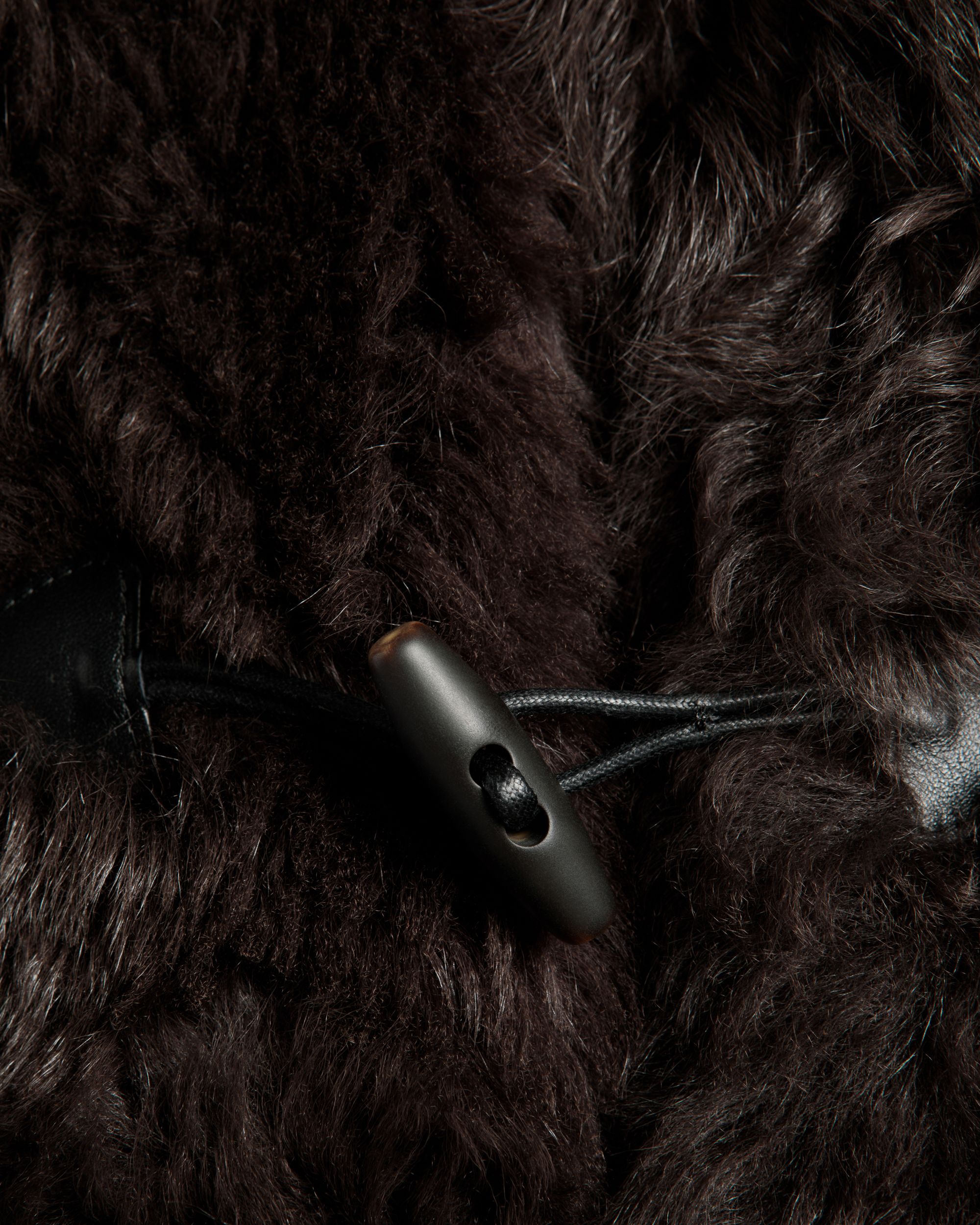 Winterlicher Mantel Aus Schaffell In Ebenholzschwarz - Herren - Bally - 02
