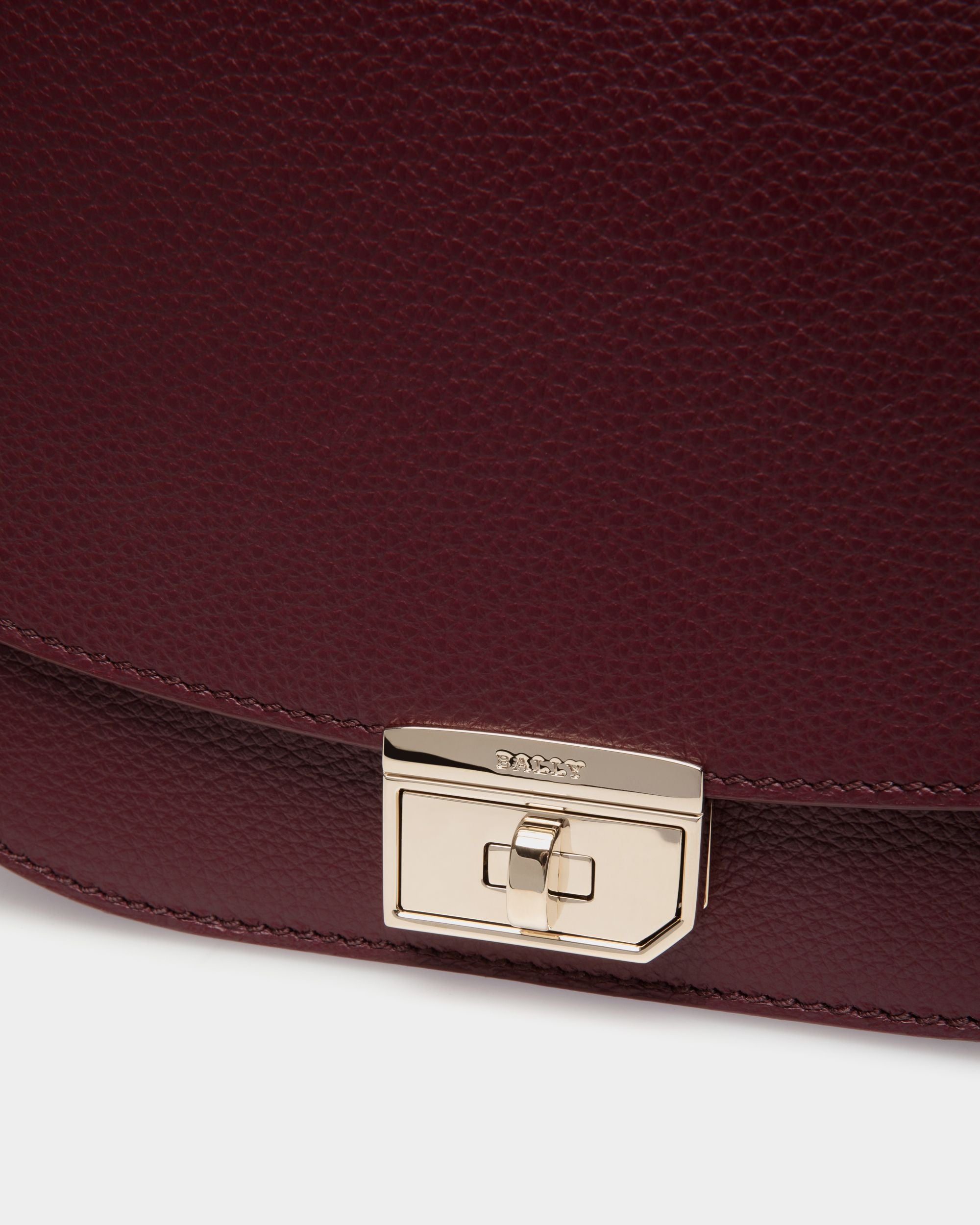 Crossbody In Burgundy Leather - Damen - Bally - 05
