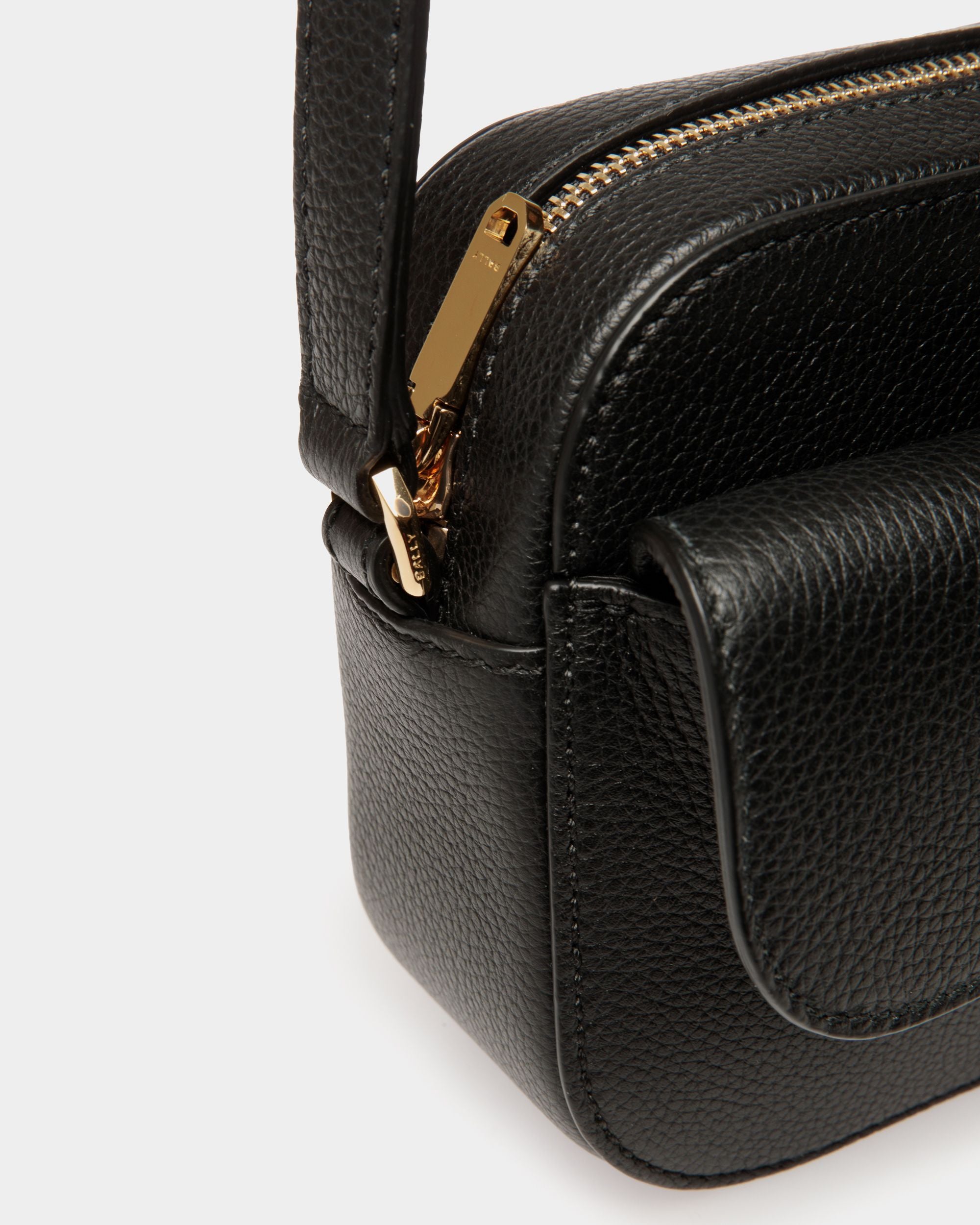 Kleine Lock Me Umhängetasche Für Damen Aus Genarbtem Leder In Schwarz - Damen - Bally - 06