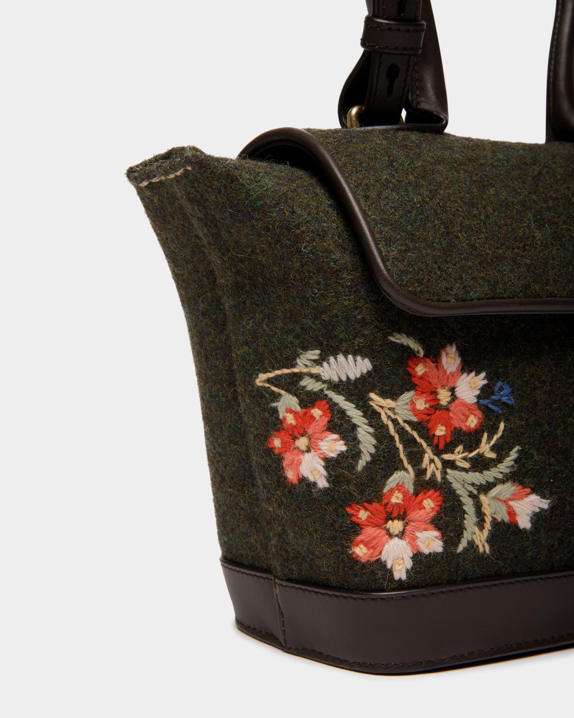 Winter Capsule Henkeltasche Aus Dunkelgrüner Wolle Und Leder In Ebenholzschwarz Mit Alpenblumen - Damen - Bally - 05