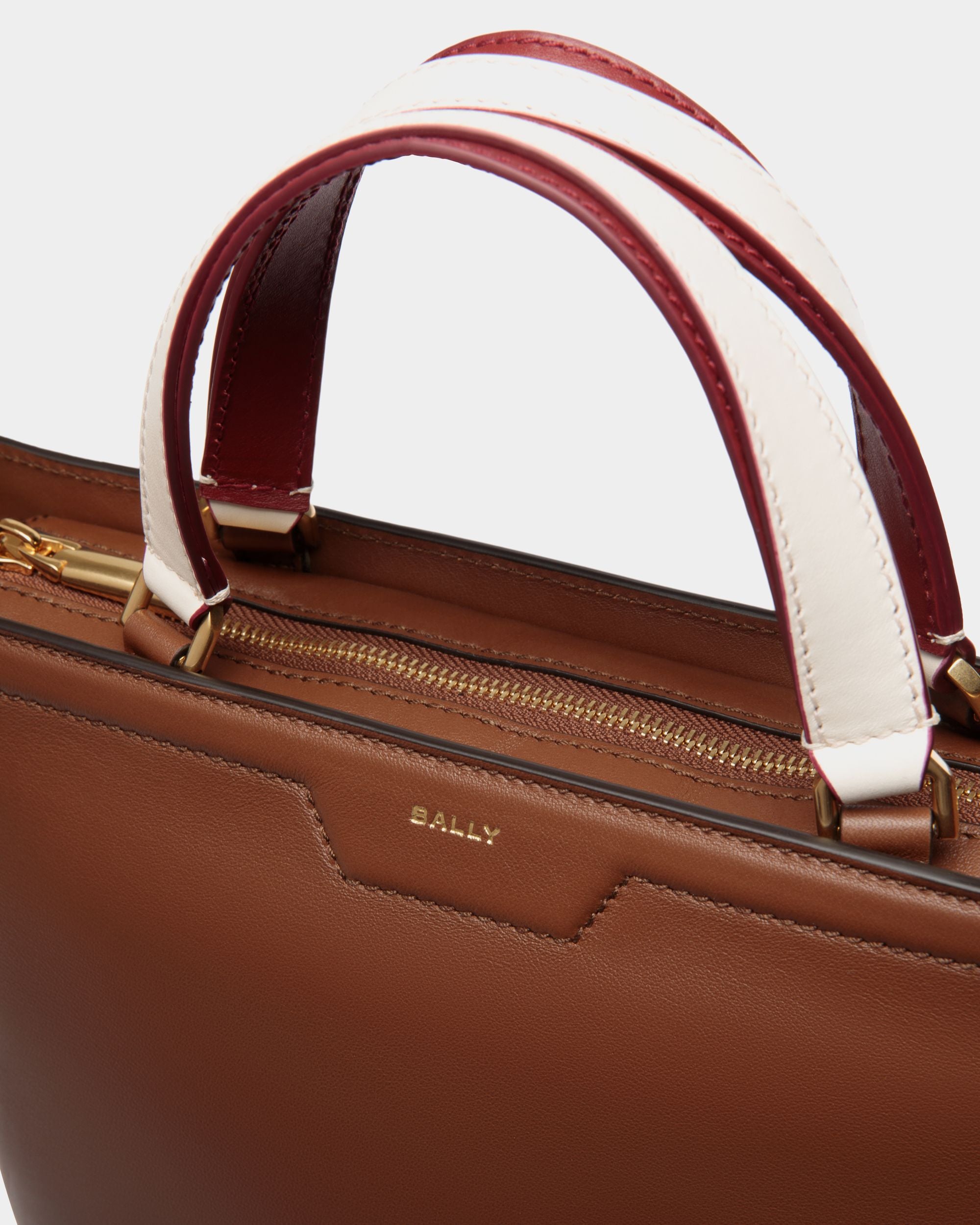 Kleine Code Tragetasche Aus Leder In Braun - Damen - Bally - 05