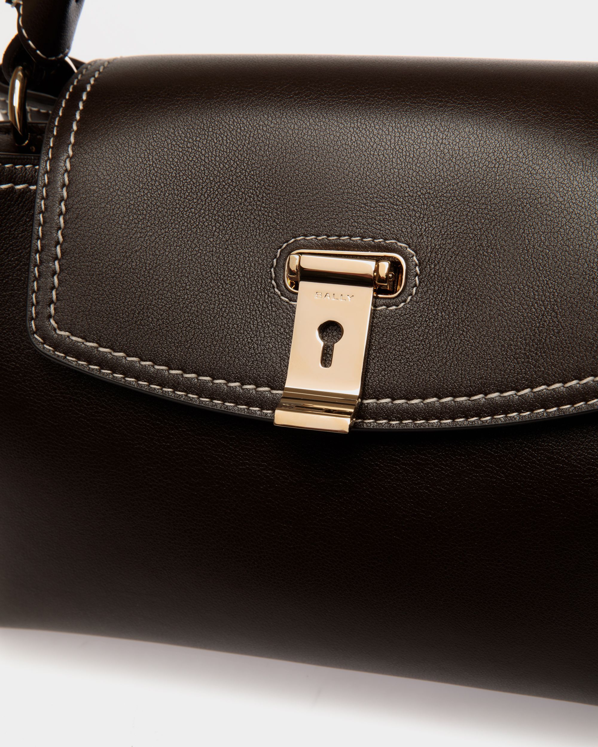 Kleine Lock Me Henkeltasche Aus Leder In Ebenholzschwarz - Damen - Bally - 04