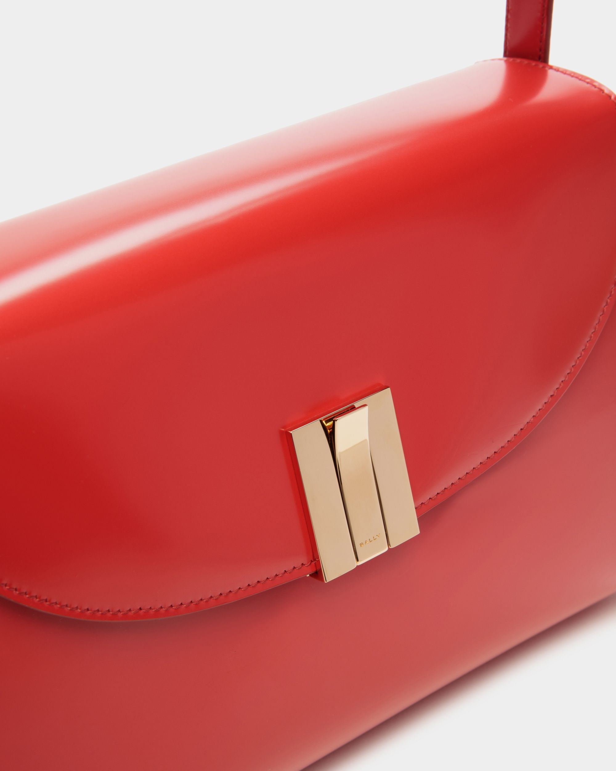 Ollam Schultertasche Aus Gebürstetem Leder In Candy Red - Damen - Bally - 06