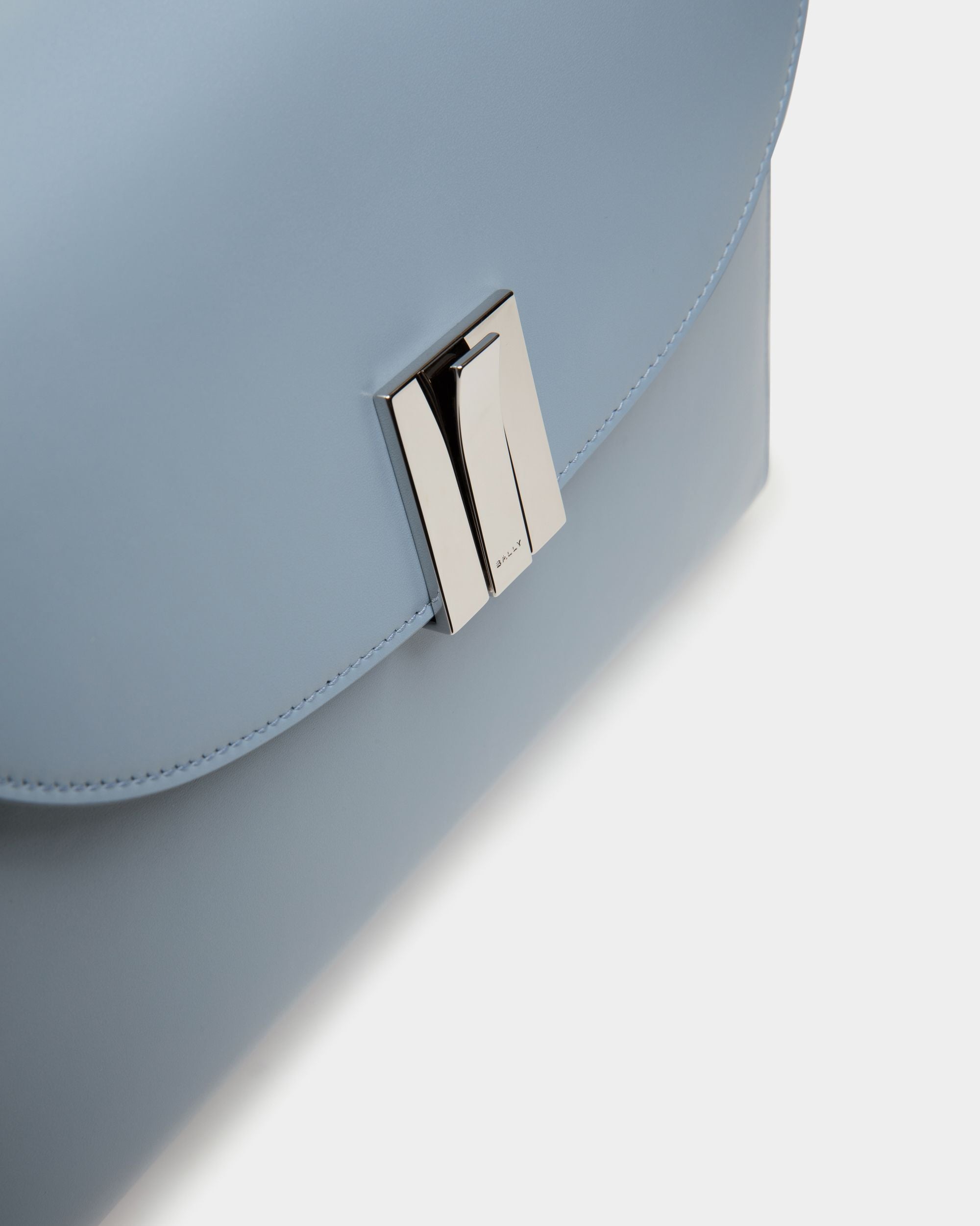 Ollam Schultertasche Aus Leder In Light Blue - Damen - Bally - 03