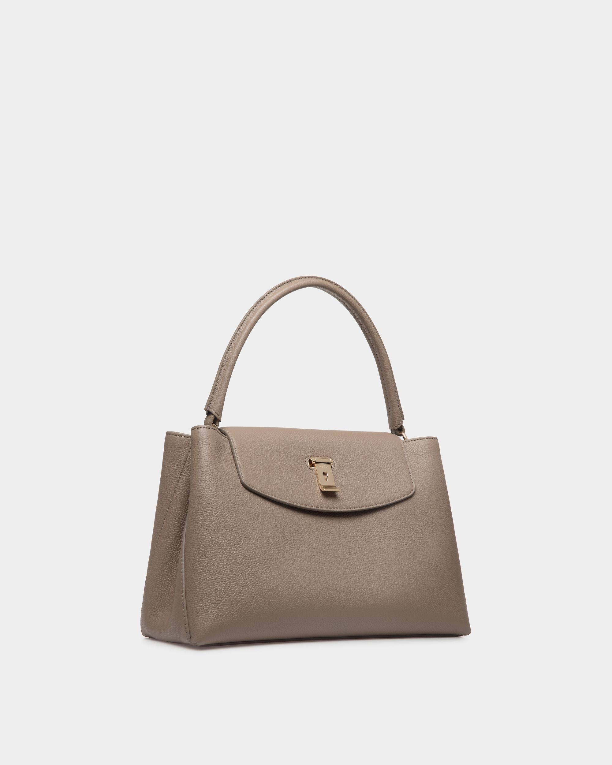 Lock Me Henkeltasche Aus Genarbtem Leder In Taupe - Damen - Bally - 04