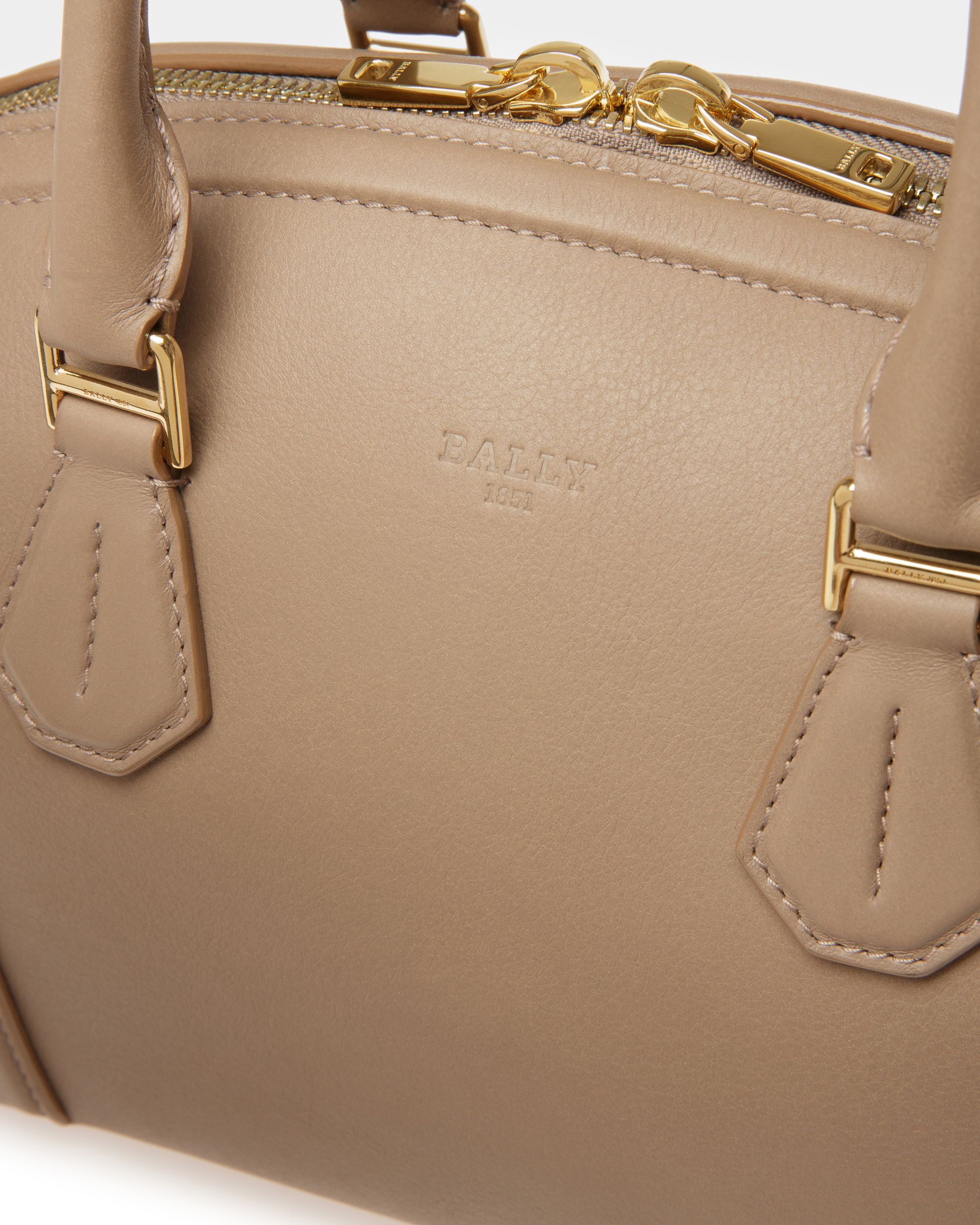 Saffi Small Minitasche Aus Taupefarbenem Leder - Damen - Bally - 04