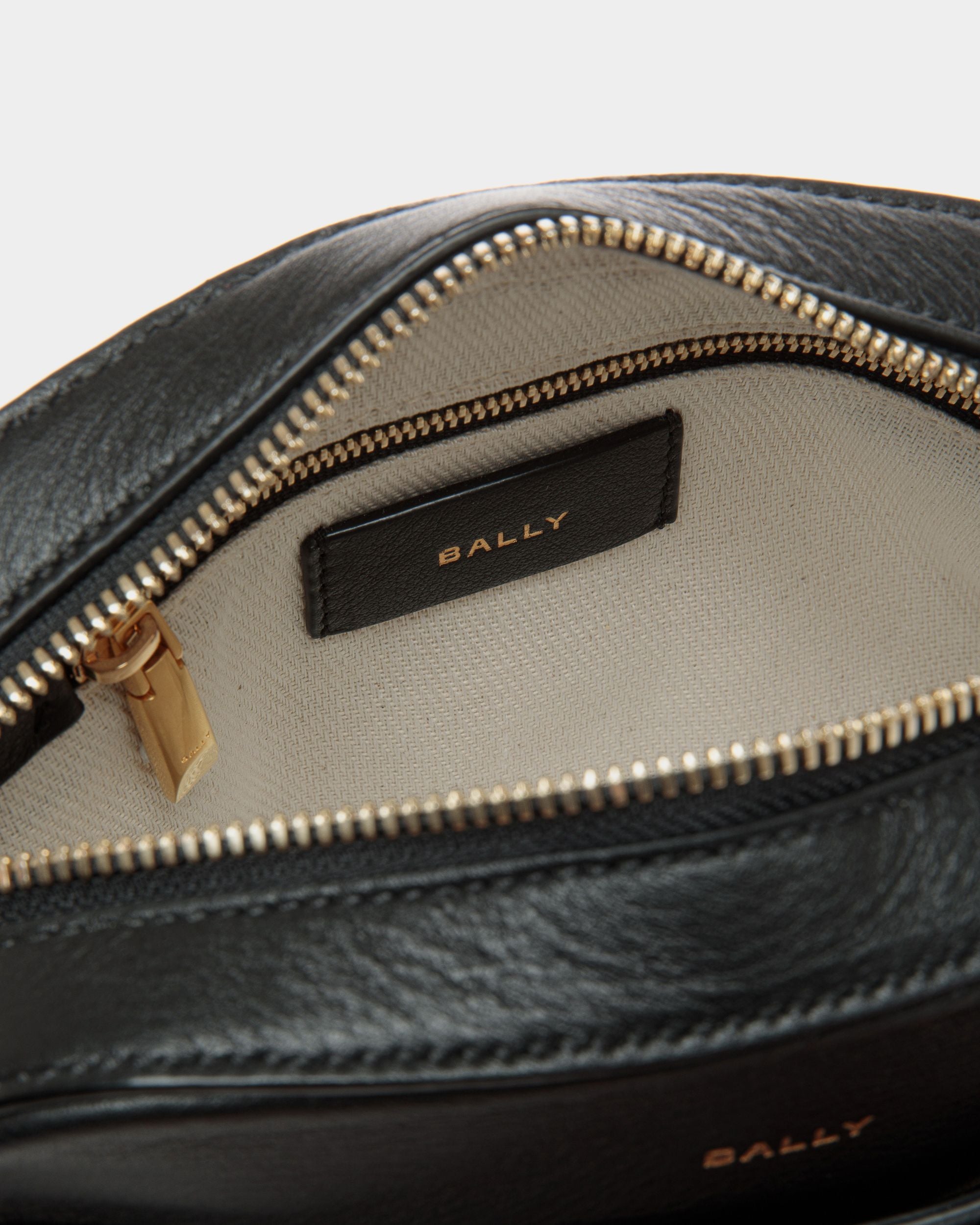 Code Crossbody In Black Leather - Damen - Bally - 04