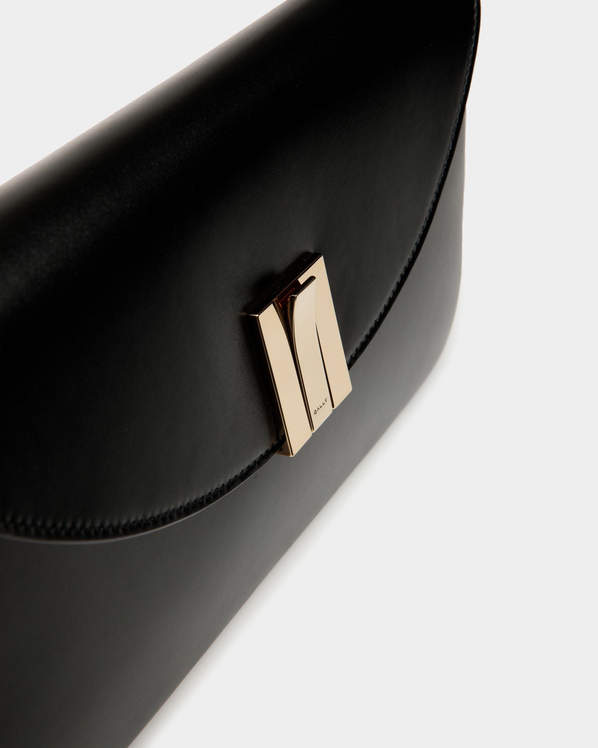 Kleine Schultertasche Ollam Aus Leder In Schwarz - Damen - Bally - 04