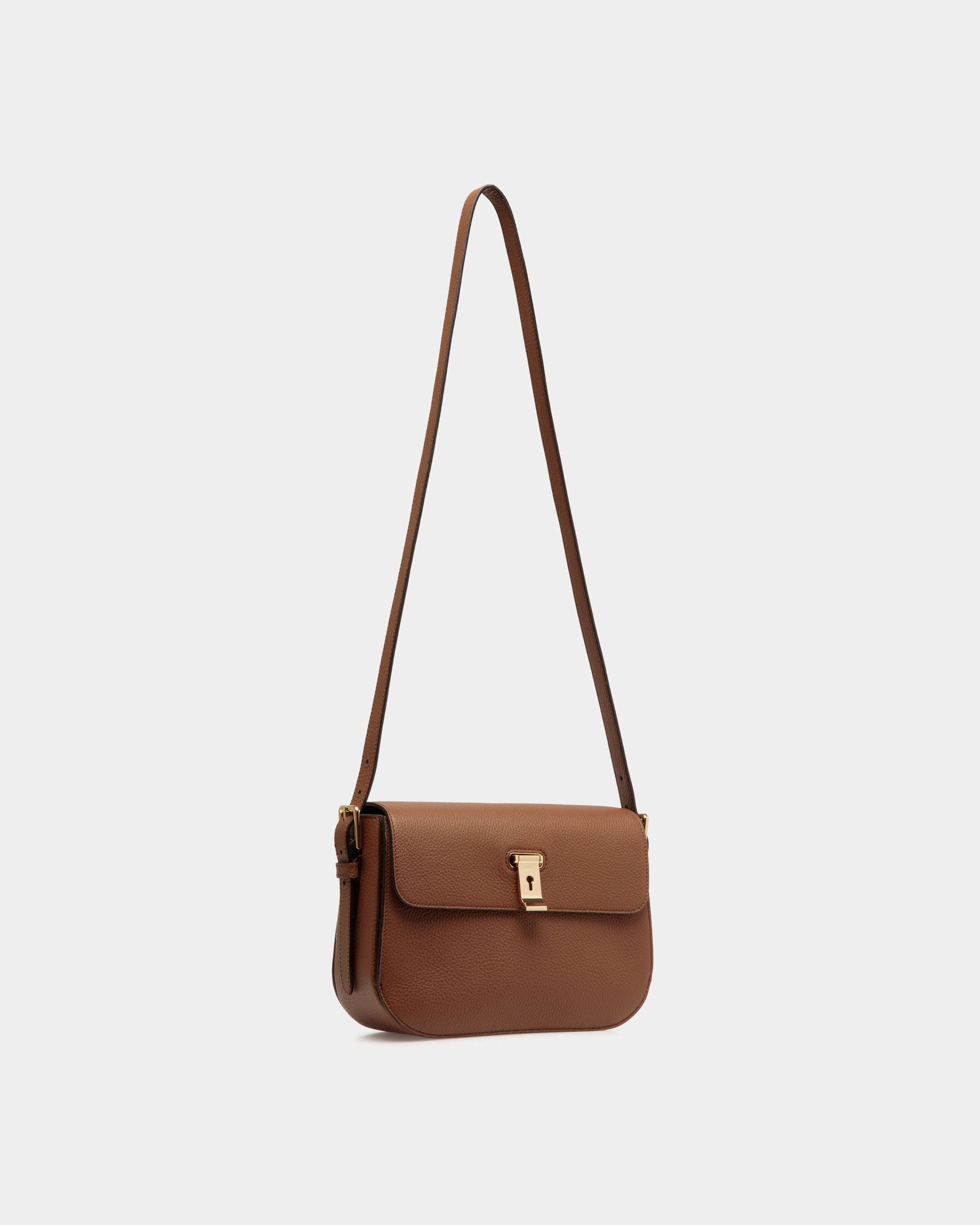 Lock Me Schultertasche Aus Genarbtem Leder In Braun - Damen - Bally - 05