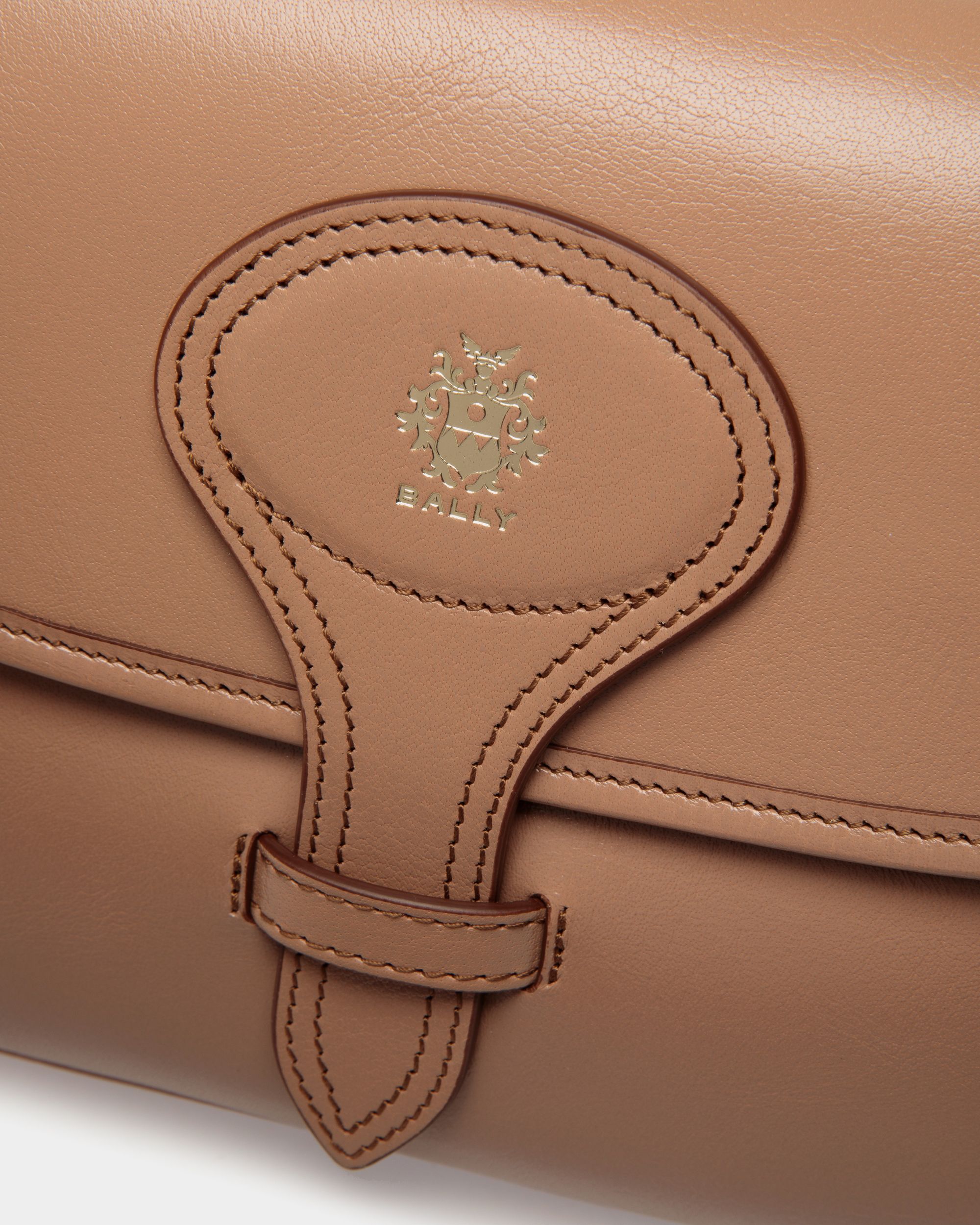 Beckett Umhängetasche Aus Leder In Praline Beige - Damen - Bally - 06