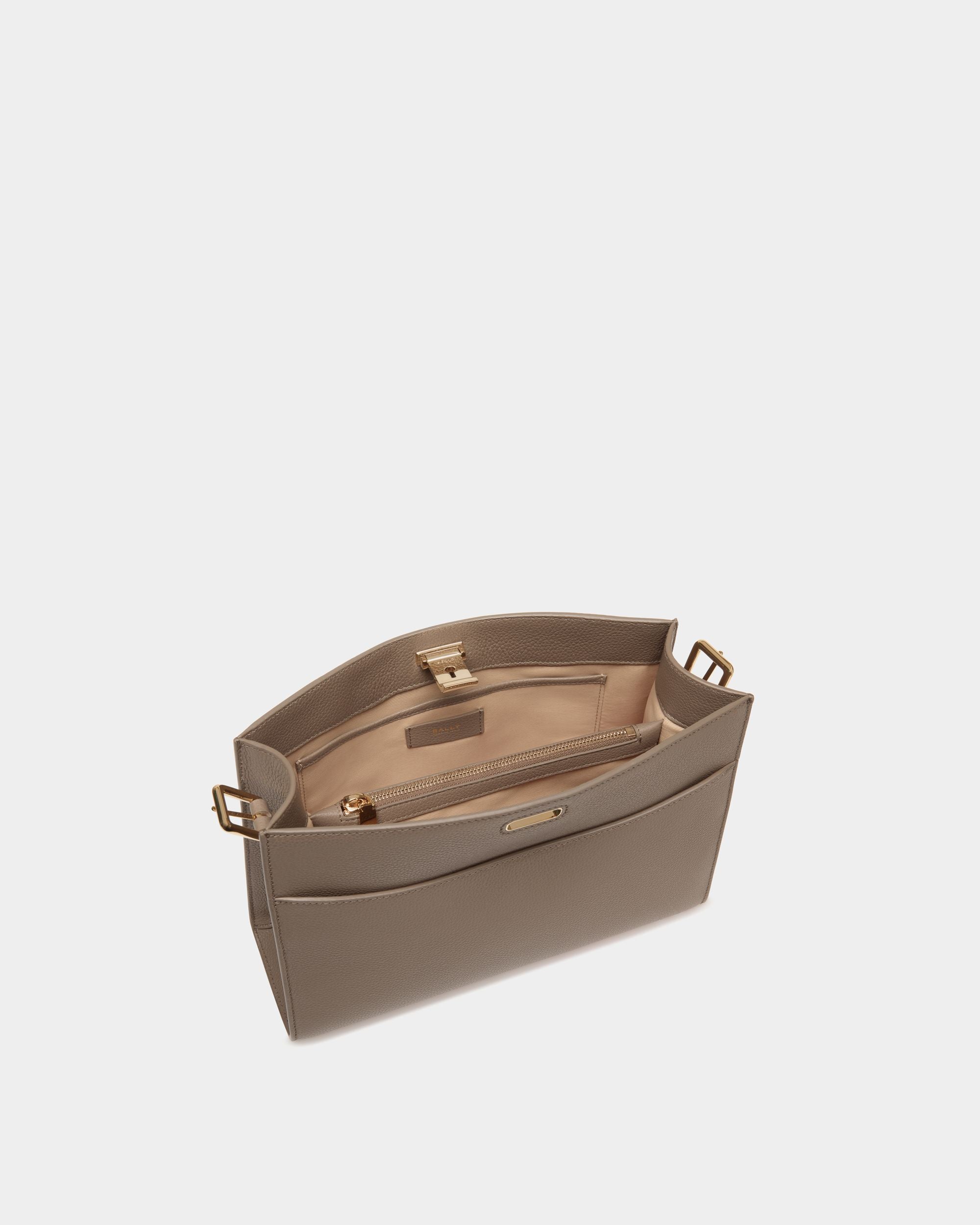 Lock Me Schultertasche Aus Genarbtem Leder In Taupe - Damen - Bally - 04