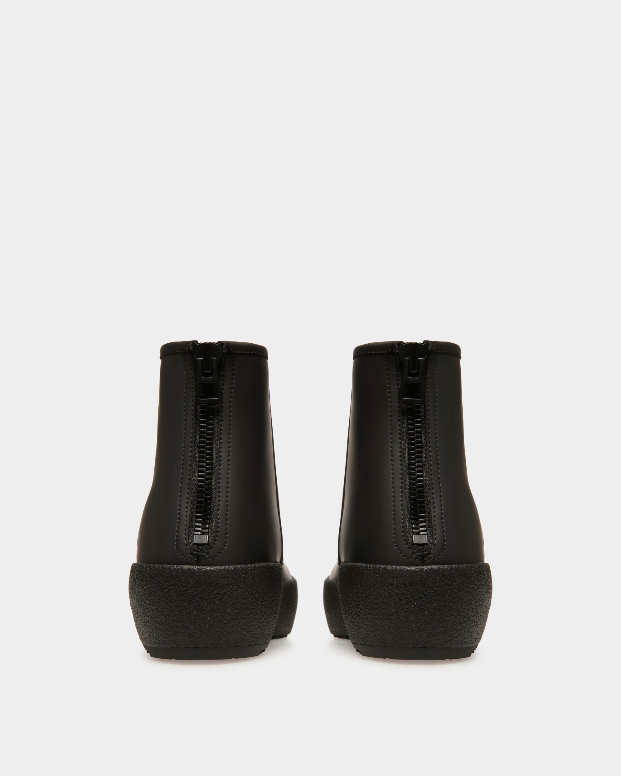 Stiefelette Aus Gummiertem Leder In Schwarz Aus Der Curling Kollektion - Damen - Bally - 08