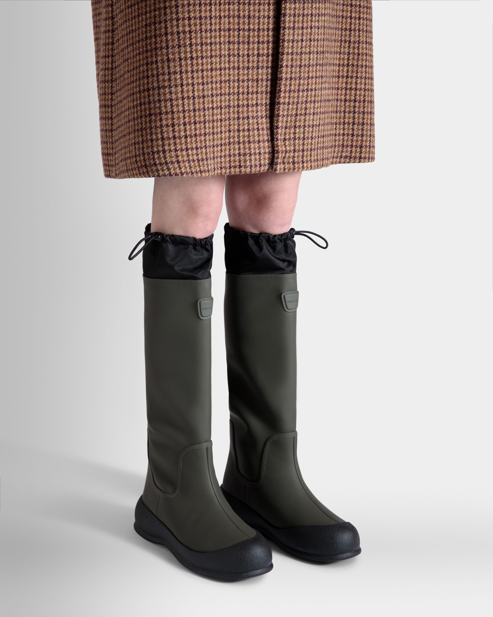 Frei Stiefel Aus Gummiertem Leder In Military Green - Damen - Bally - 02