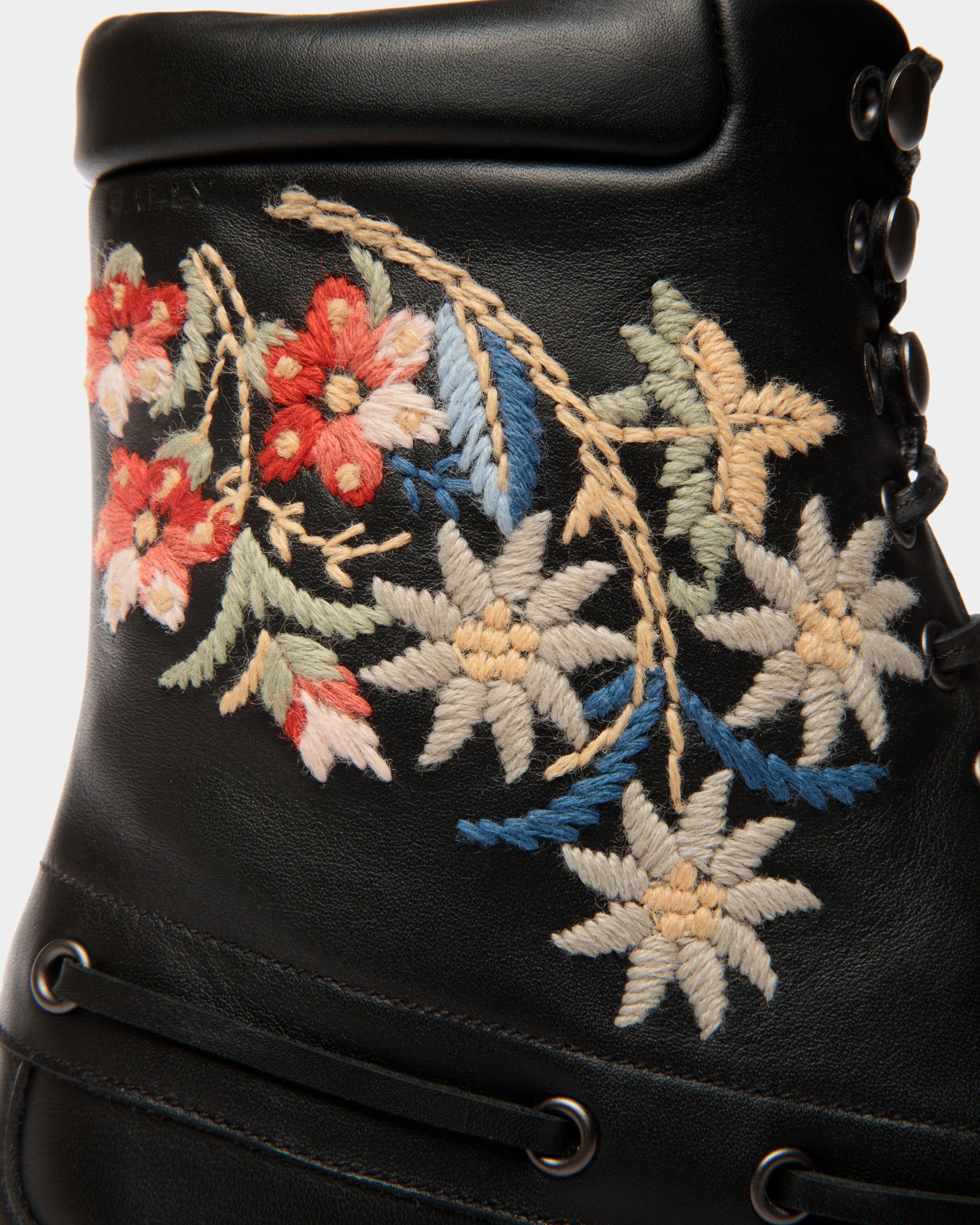 Winter Capsule Stiefelette Aus Schwarzem Leder Mit Alpenblumen - Damen - Bally - 03