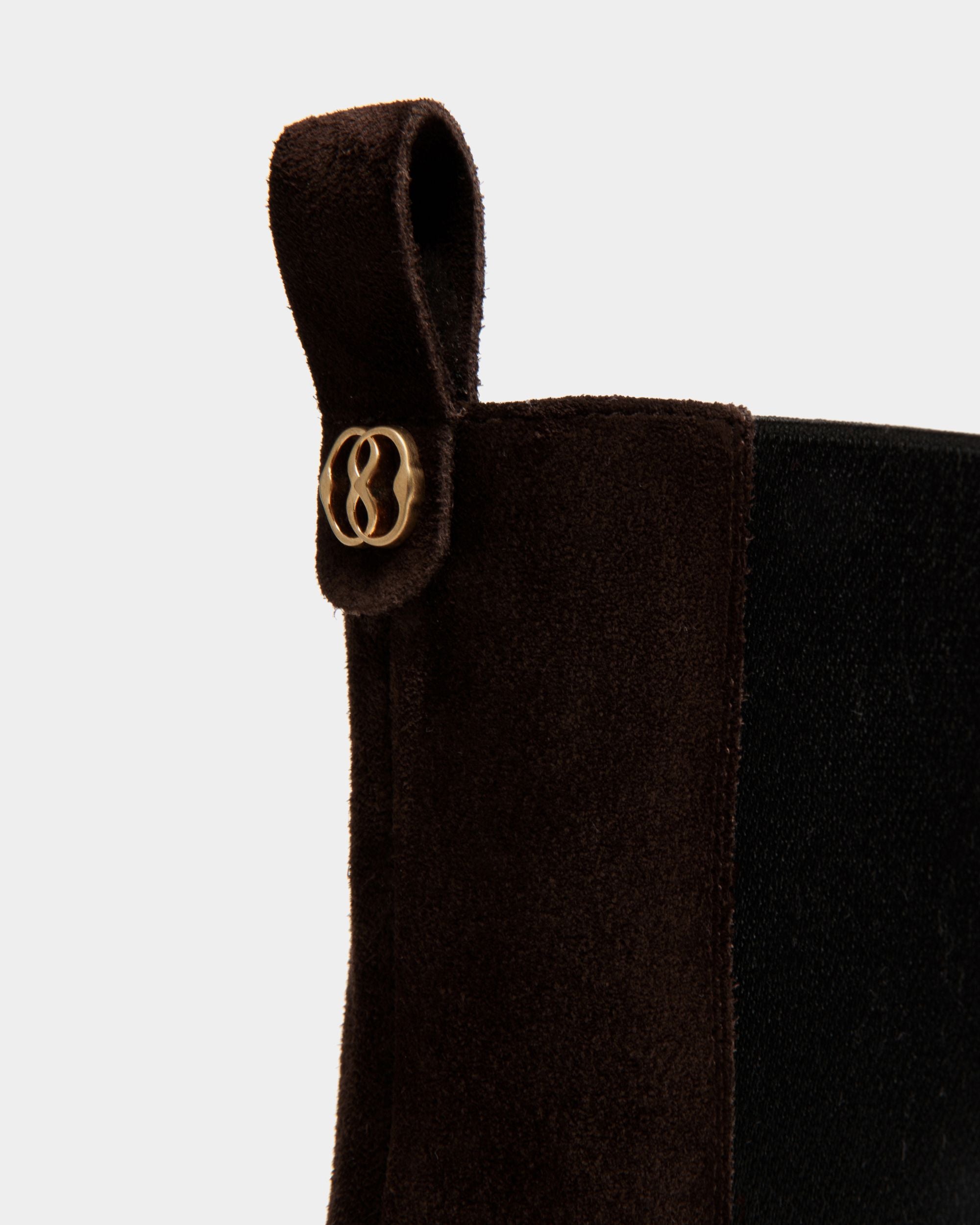 Daily Emblem Bootie Aus Veloursleder In Ebenholzschwarz - Damen - Bally - 04