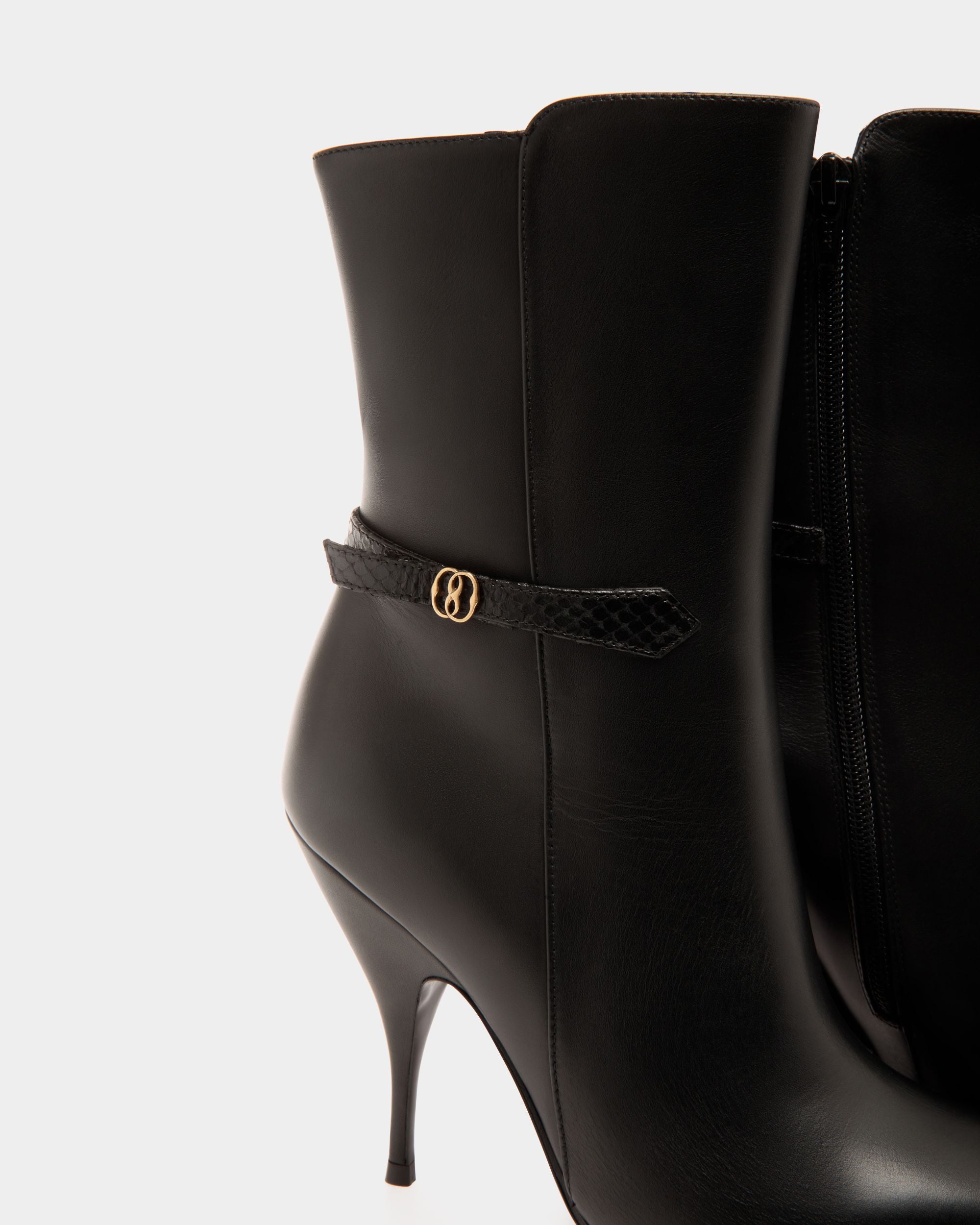 Yconic Booties In Black Leather - Damen - Bally - 05