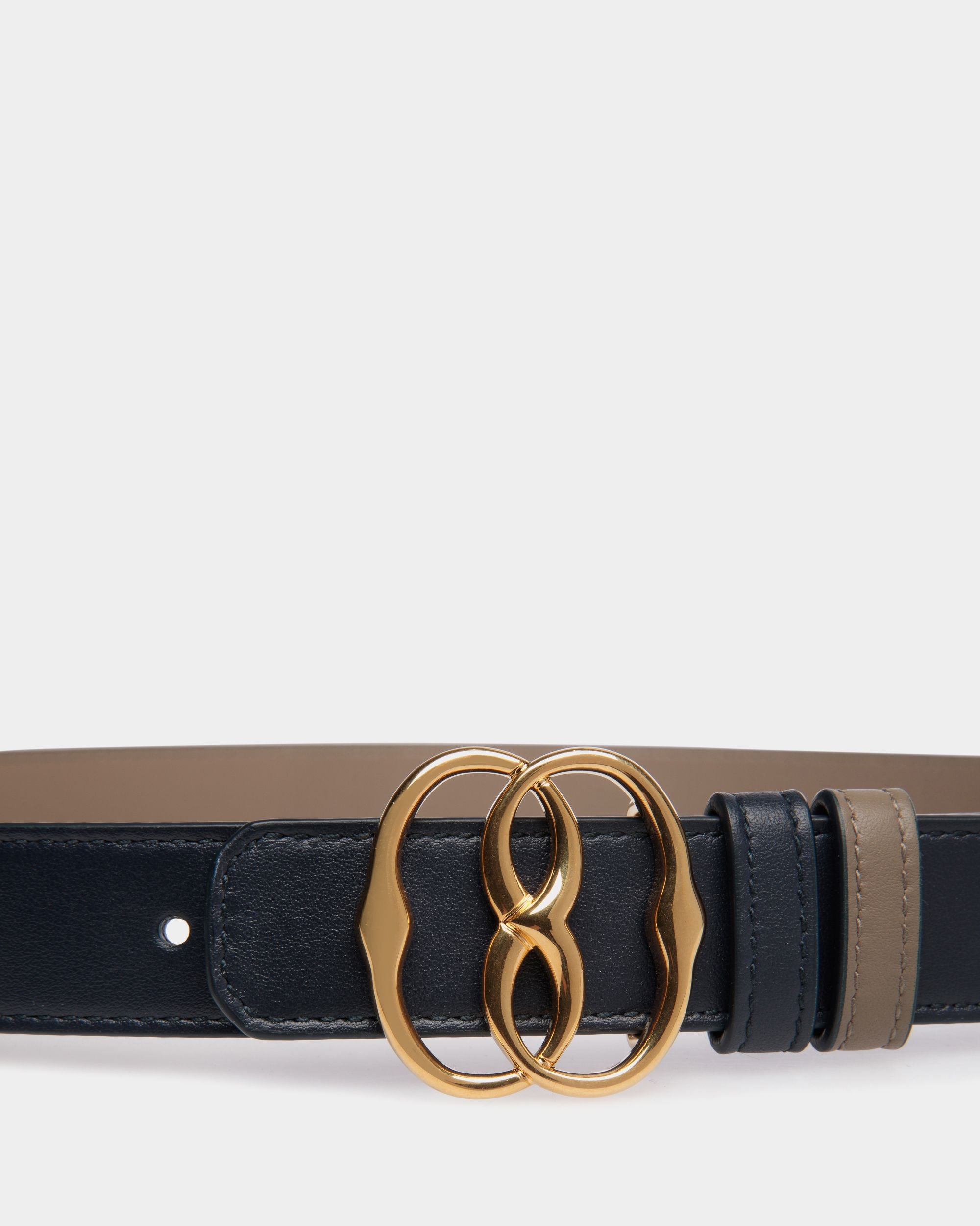 Emblem 25mm Wendegürtel Aus Leder In Navy Blue Und Taupe - Damen - Bally - 04