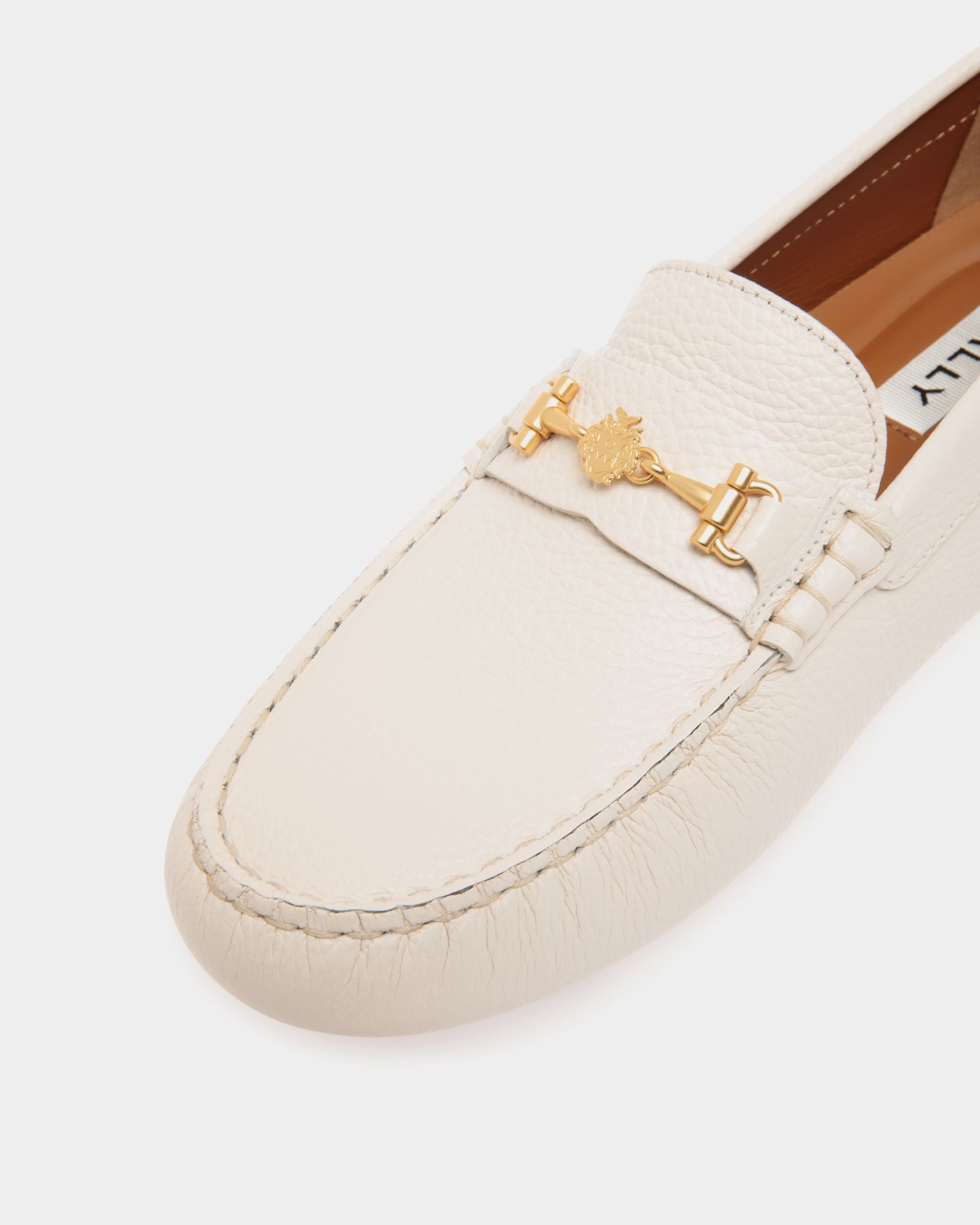 Kerbs Driver-Schuh Aus Genarbtem Leder In Weiß - Damen - Bally - 05