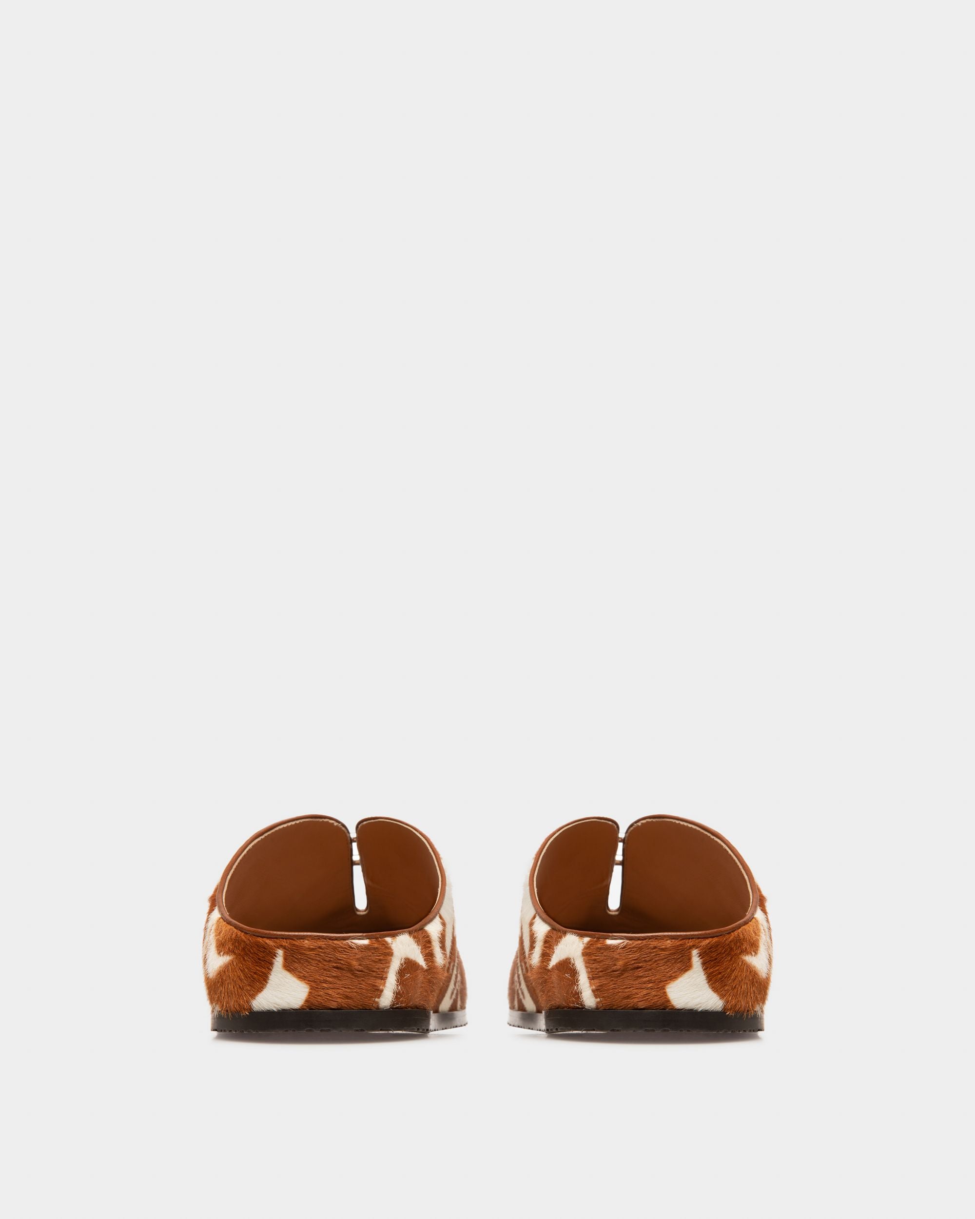 Francine Slipper Aus Weissem Und Braunem Kalbsfell - Damen - Bally - 04