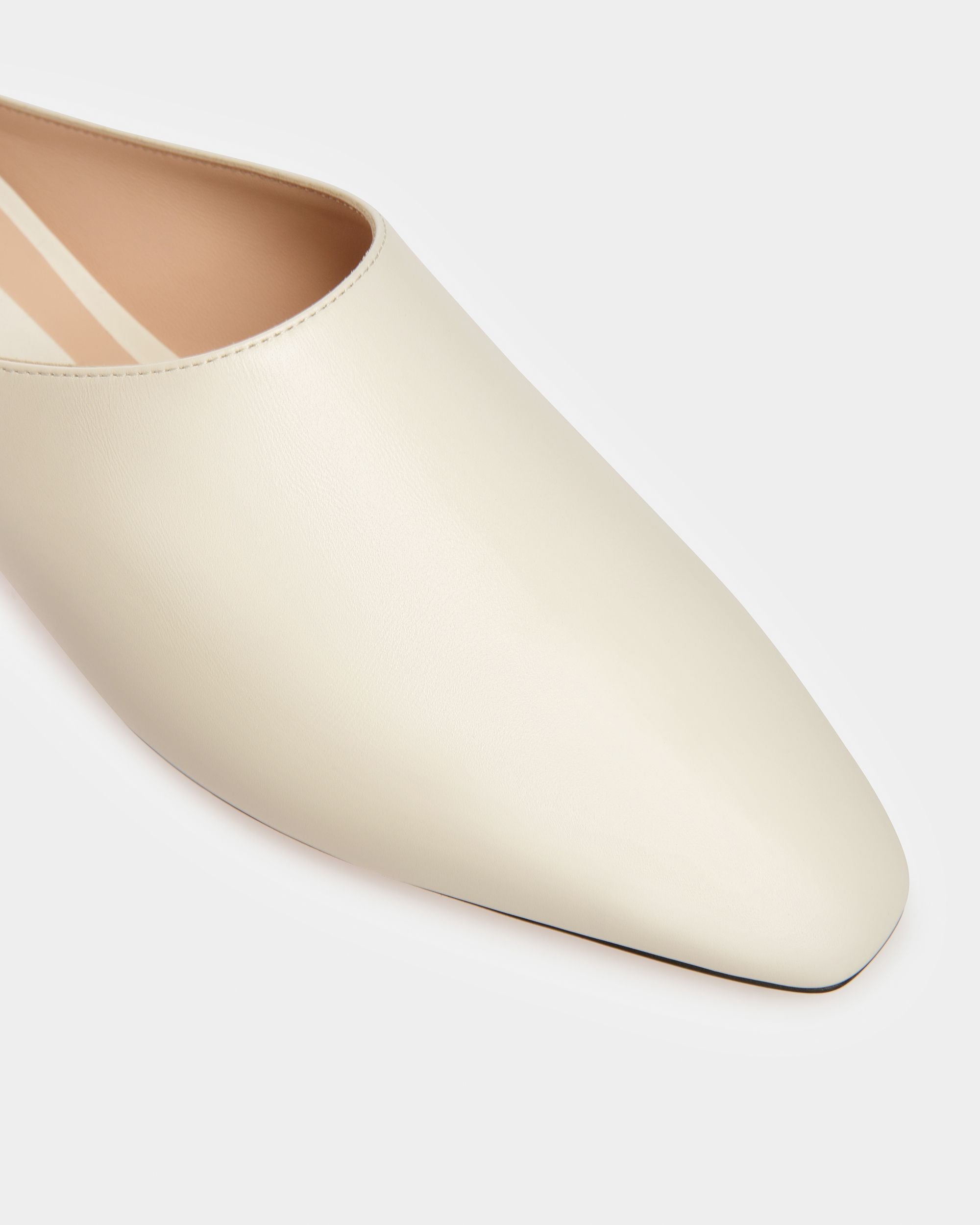 Nara Flache Pumps Aus Leder In Elfenbein - Damen - Bally - 05